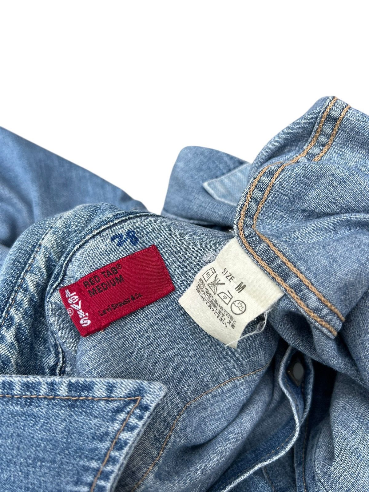 Levi's VTG 2002 Levi’s Red Tab Distressed Fade Denim Western Shirt Size US M / EU 48-50 / 2 - 14 Thumbnail