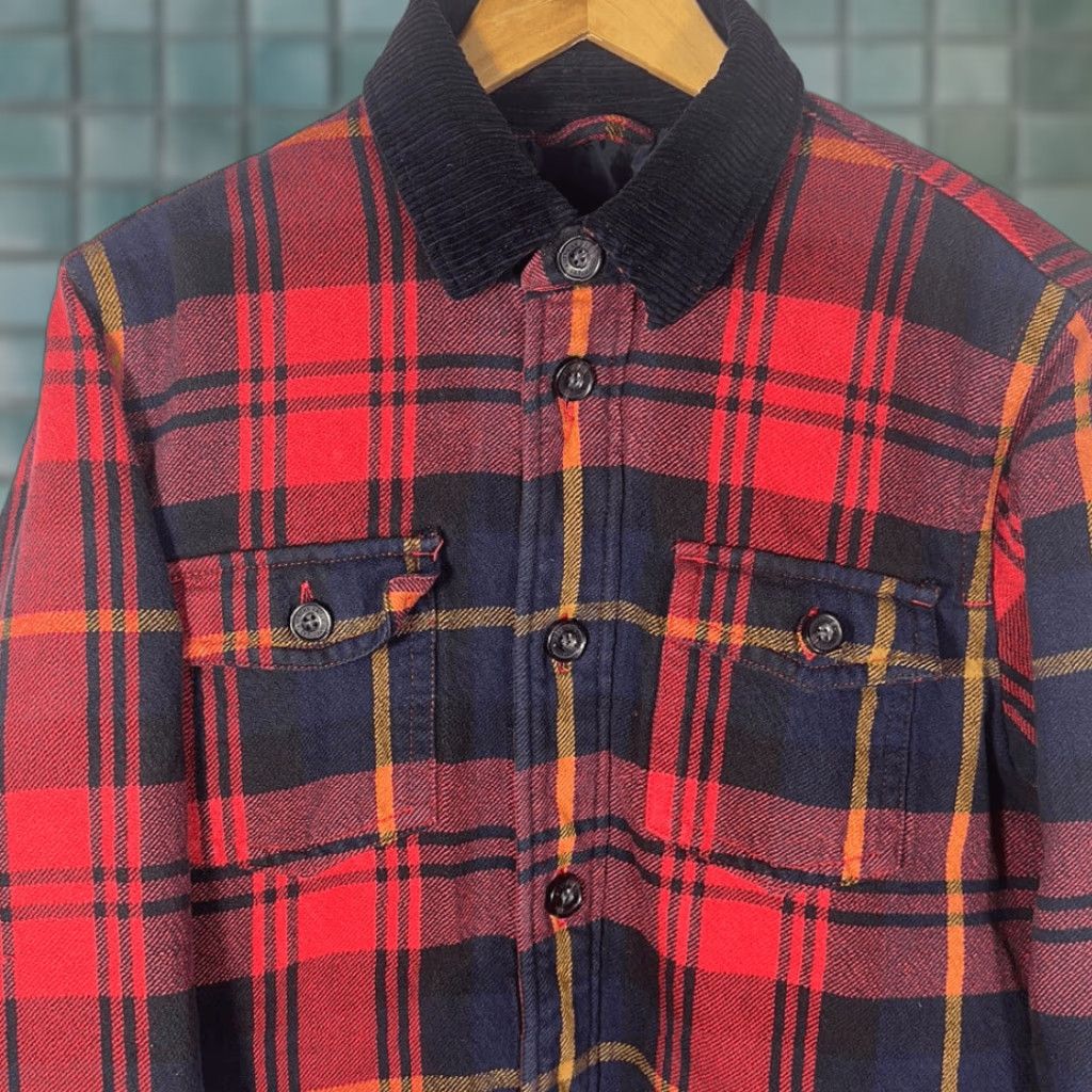 Vintage VINTAGE American Eagle Flannel Shirt Men’s M Red Plaid Fall Mens Hole in Sleeve Shacket Patterned Flannel Shirt Size US M / EU 48-50 / 2 - 1 Thumbnail