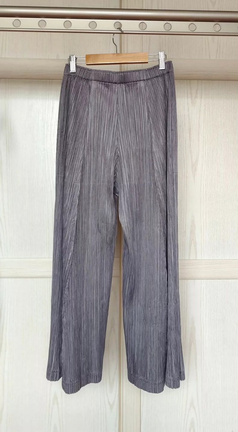 Issey Miyake Issey Miyake size:4 Charcoal grey pleated trousers Size 31" - 1 Thumbnail