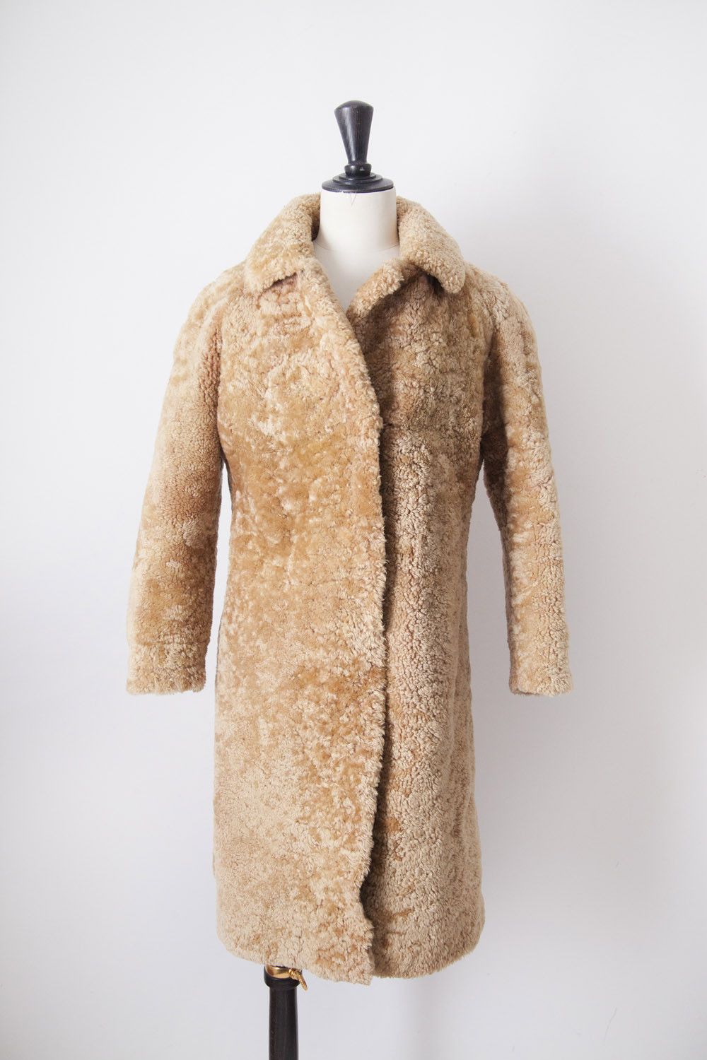 Vintage Vintage Lambskin shearling coat Size XS / US 0-2 / IT 36-38 - 1 Thumbnail