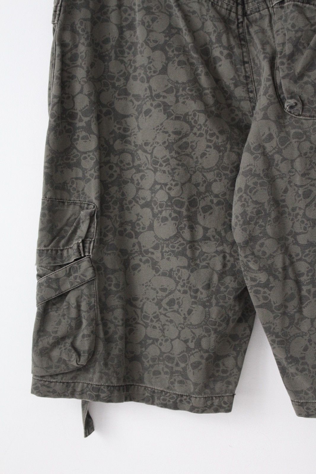 Neighborhood SS2006 NEIGHBORHOOD SKULL 6 POCKET CARGO SHORTS Size US 30 / EU 46 - 7 Thumbnail