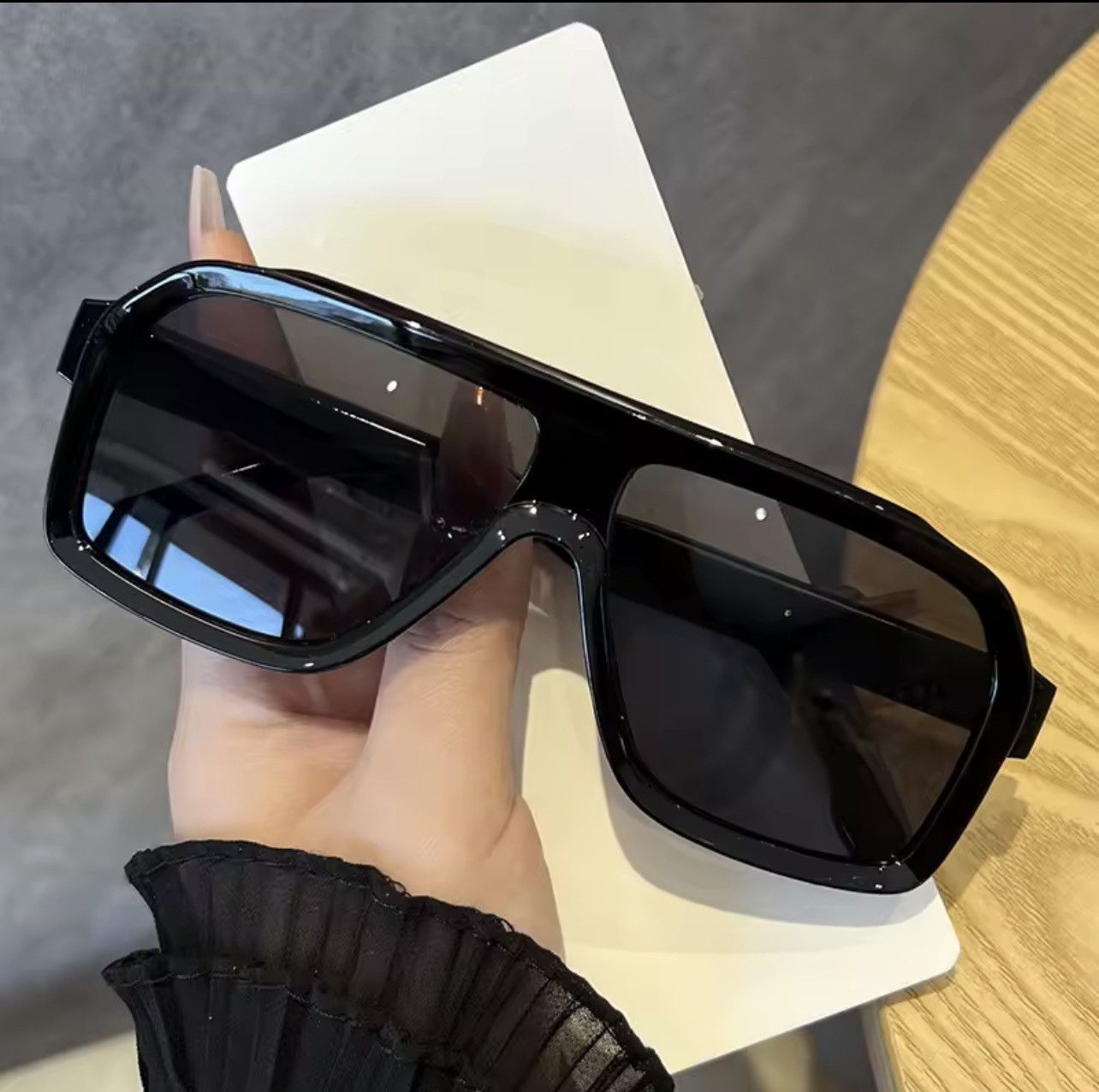 Other Oversized Square Sunglasses Black Frame Gold Gradient Lenses Size ONE SIZE - 5 Thumbnail
