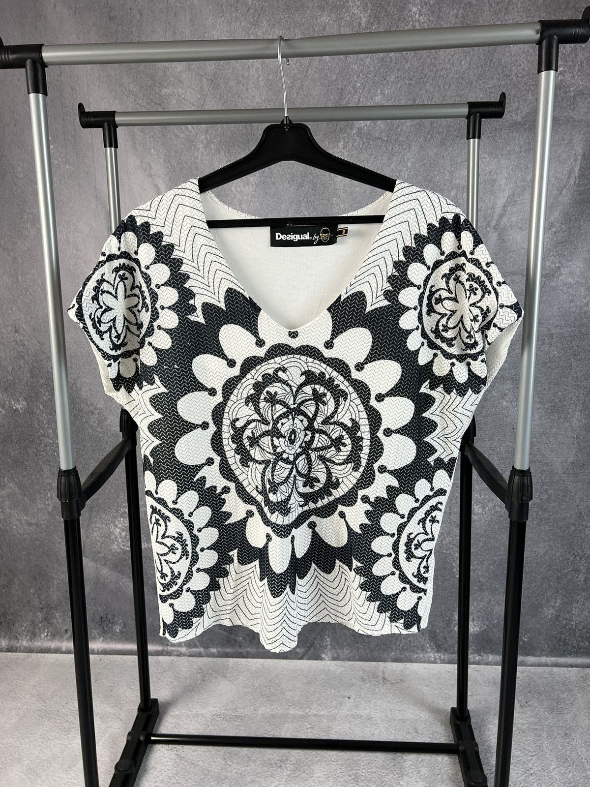 Designer × Desigual Desigual luxury streetwear wmns blouse Size M / US 6-8 / IT 42-44 - 1 Thumbnail