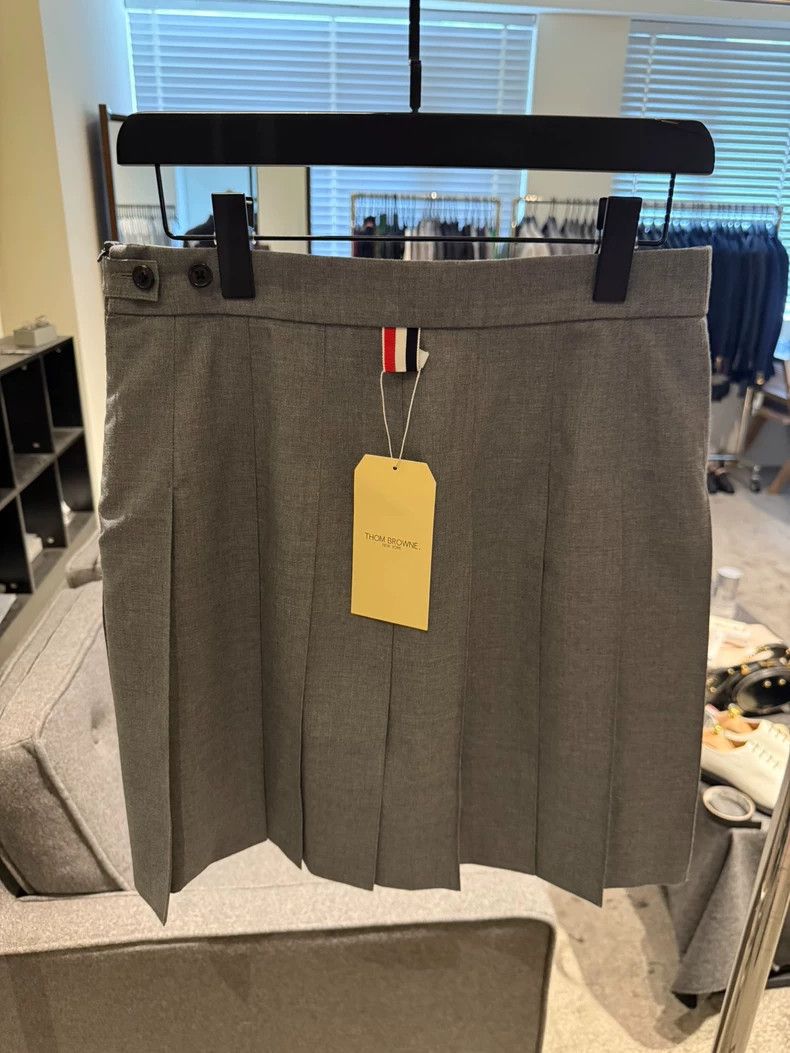 Thom Browne Thom Browne A pleated skirt Size 27" / US 4 / IT 40 - 2 Thumbnail