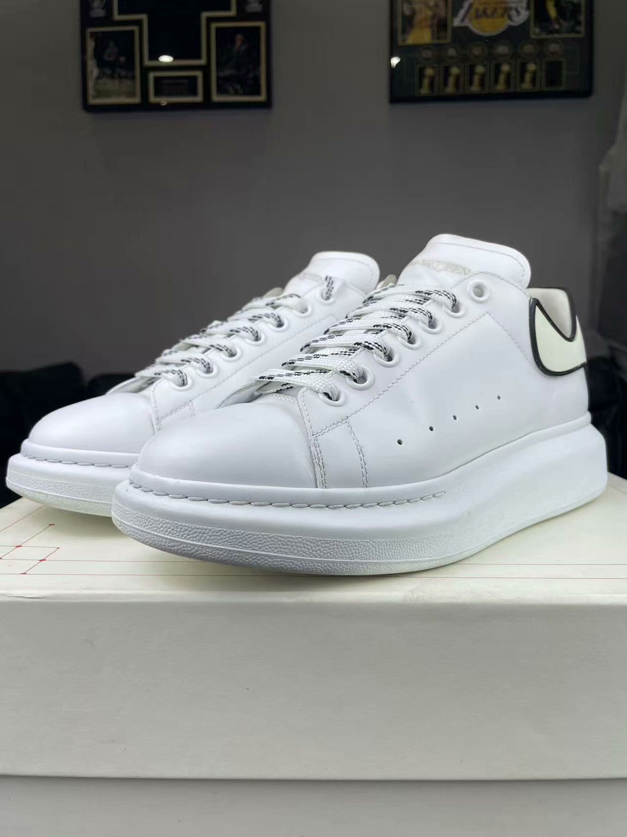 Alexander McQueen Alexander McQueen Black Lowtop Sneakers 41 Men Size US 8.5 / EU 41-42 - 1 Thumbnail