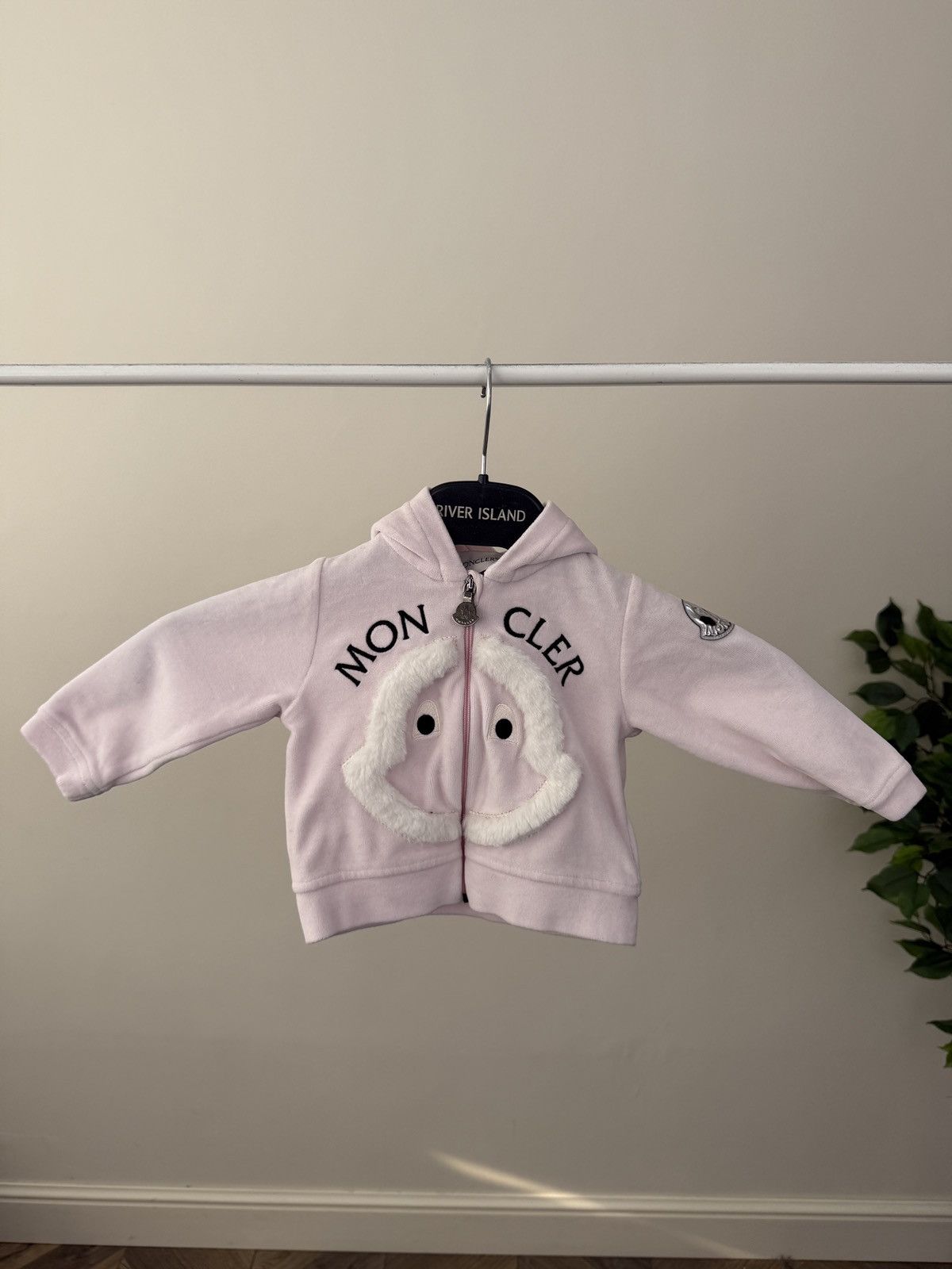 Moncler Moncler Baby Girl Pink Zip Hoodie Fleece Logo 6–9 Months Size XXS / US 00 / IT 34 - 1 Thumbnail