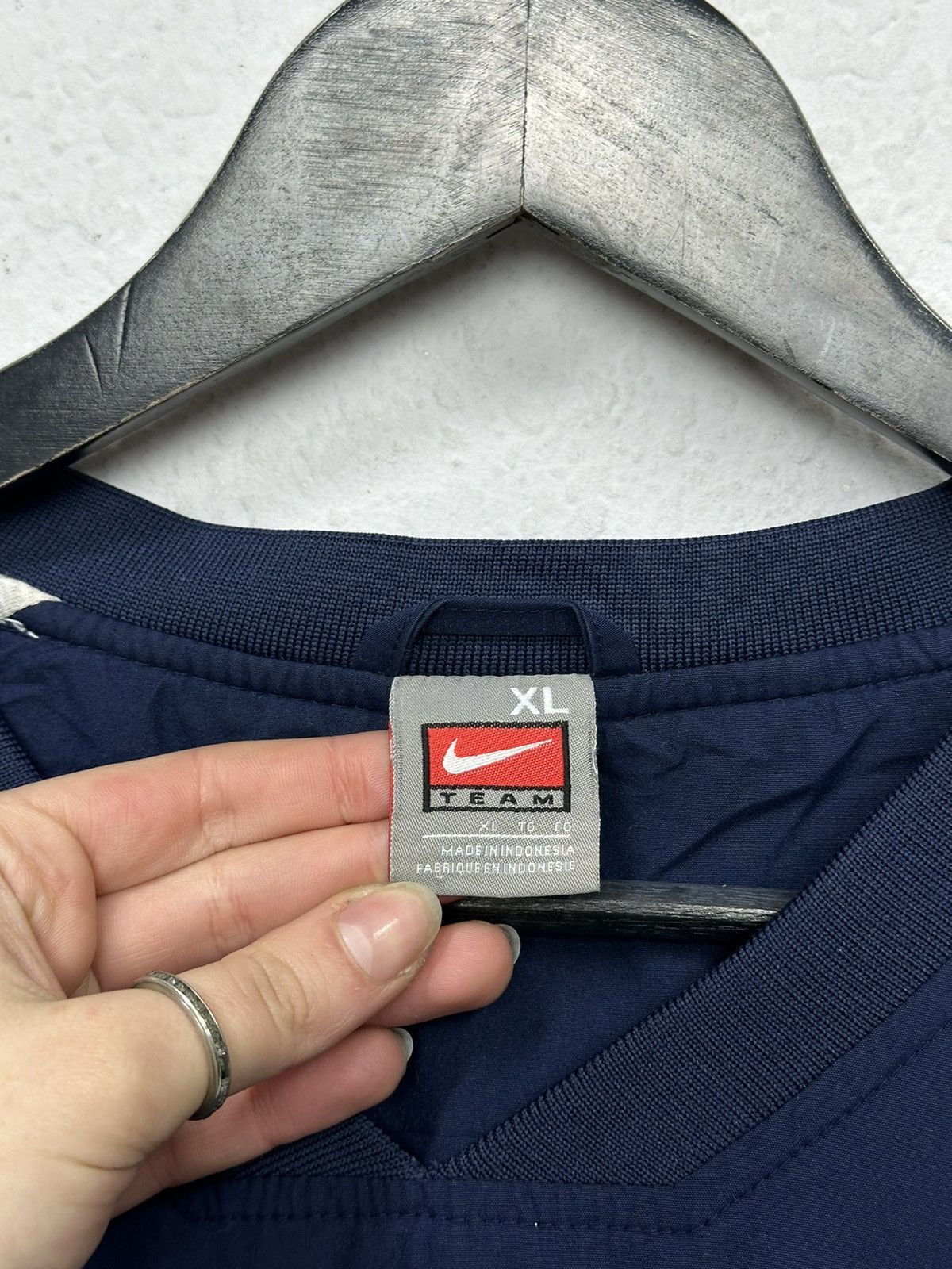 Nike Vintage Nike Nylon Centre Logo 90s Y2k Sweatshirt Jacket Size US XL / EU 56 / 4 - 7 Thumbnail