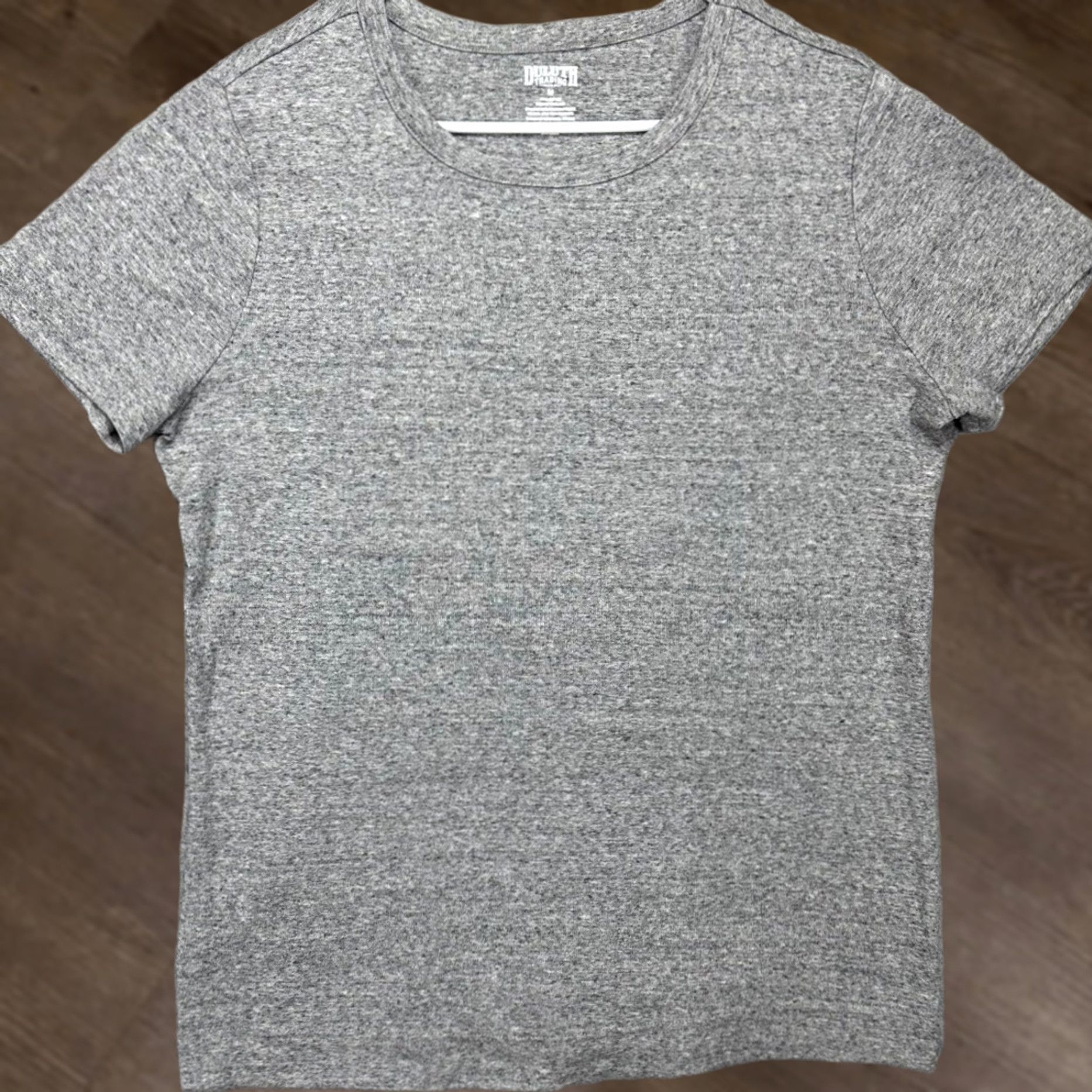Duluth Trading Company Duluth Trading Co. T-Shirt Womens Medium Grey Heather Crew Neck Short Sleeve EUC Size M / US 6-8 / IT 42-44 - 1 Thumbnail
