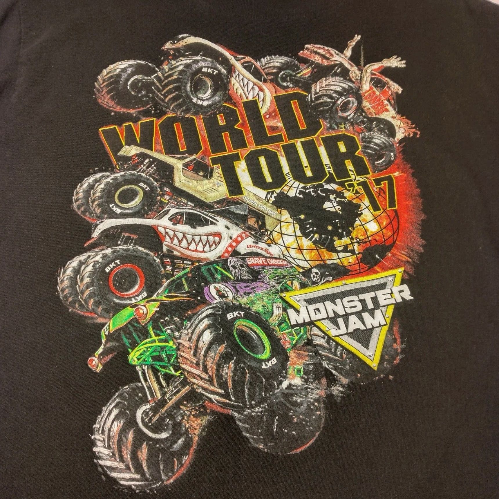 Vintage VINTAGE Monster Jam World Tour 2017 Shirt Men Large Grave Digger Black 4WD Trucks Monster Trucks Crew Neck Short Sleeve Cotton Blend Read Read? Size US L / EU 52-54 / 3 - 2 Thumbnail