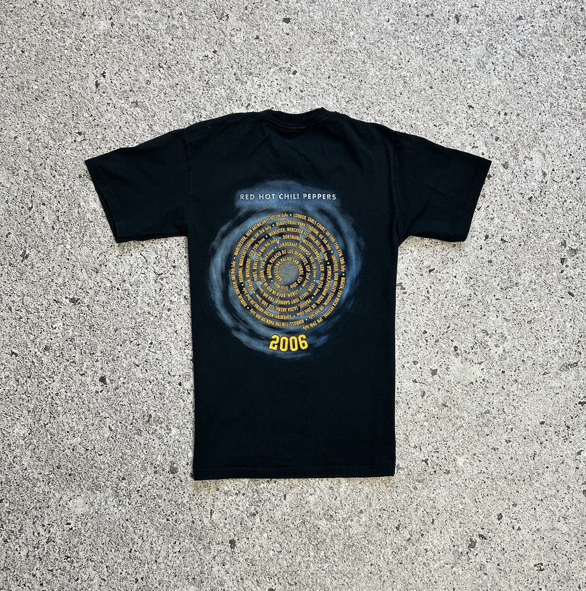 Band Tees × Vintage VTG 2006 Red Hot Chilli Peppers Tour Stadium Arcadium Tee Size US S / EU 44-46 / 1 - 6 Thumbnail