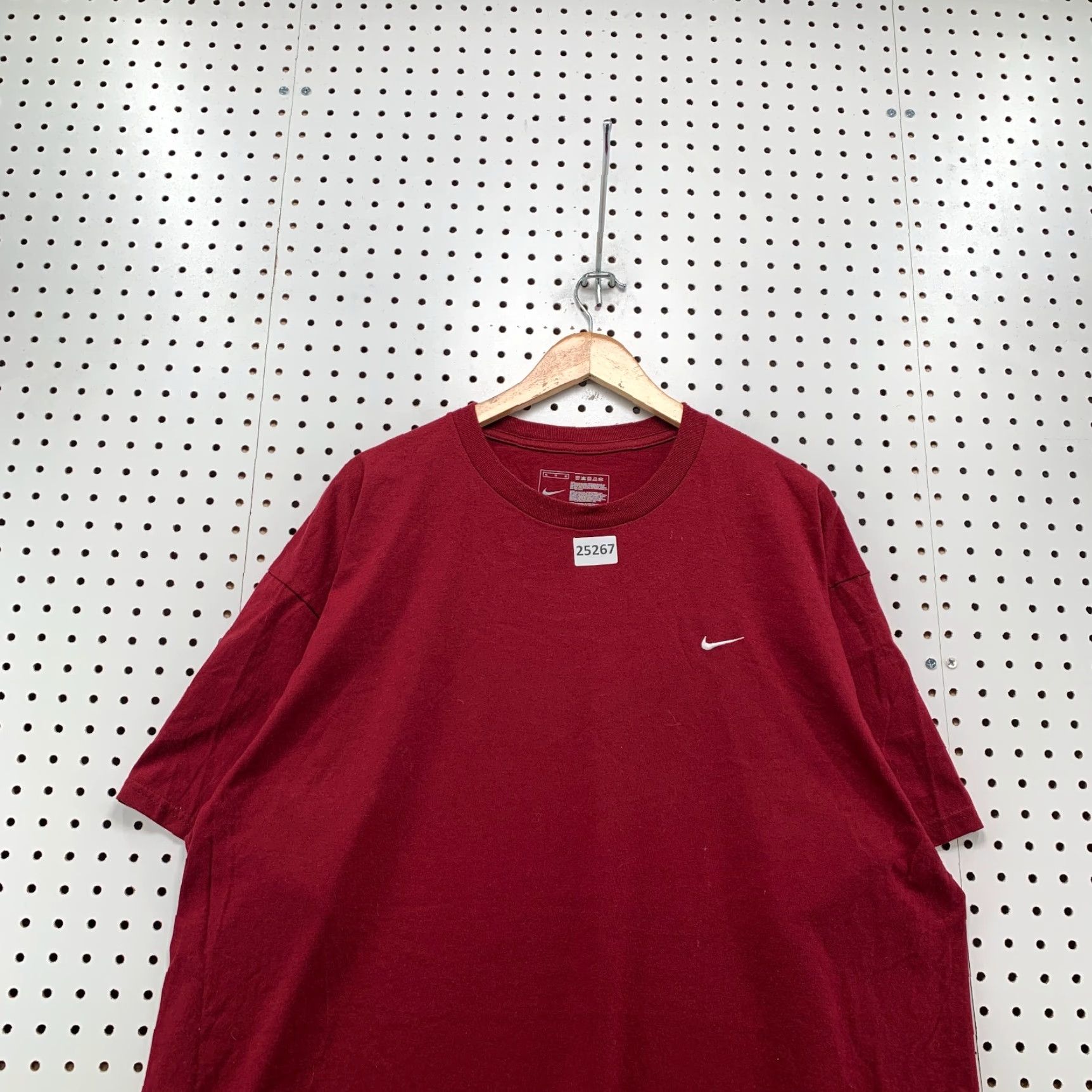 Nike VINTAGE Nike Shirt Crimson Red White Embroidered Swoosh Mens XL 26x32.5 Size US XL / EU 56 / 4 - 5 Thumbnail