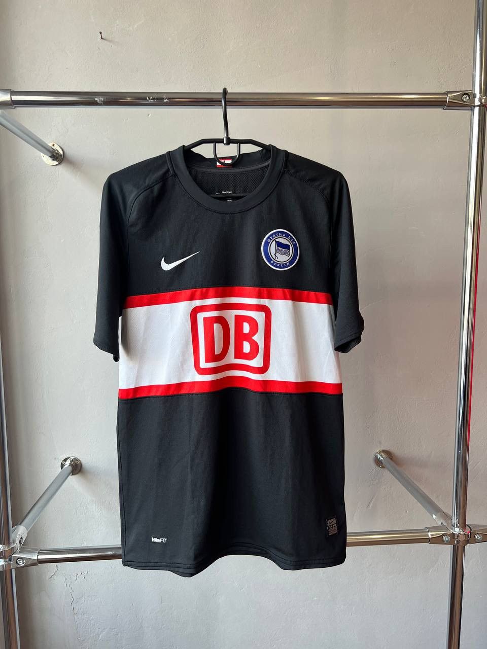 Nike 2008 HERTHA BERLIN #11 VORONIN AWAY SOCCER FOOTBALL JERSEY S Size US S / EU 44-46 / 1 - 3 Thumbnail