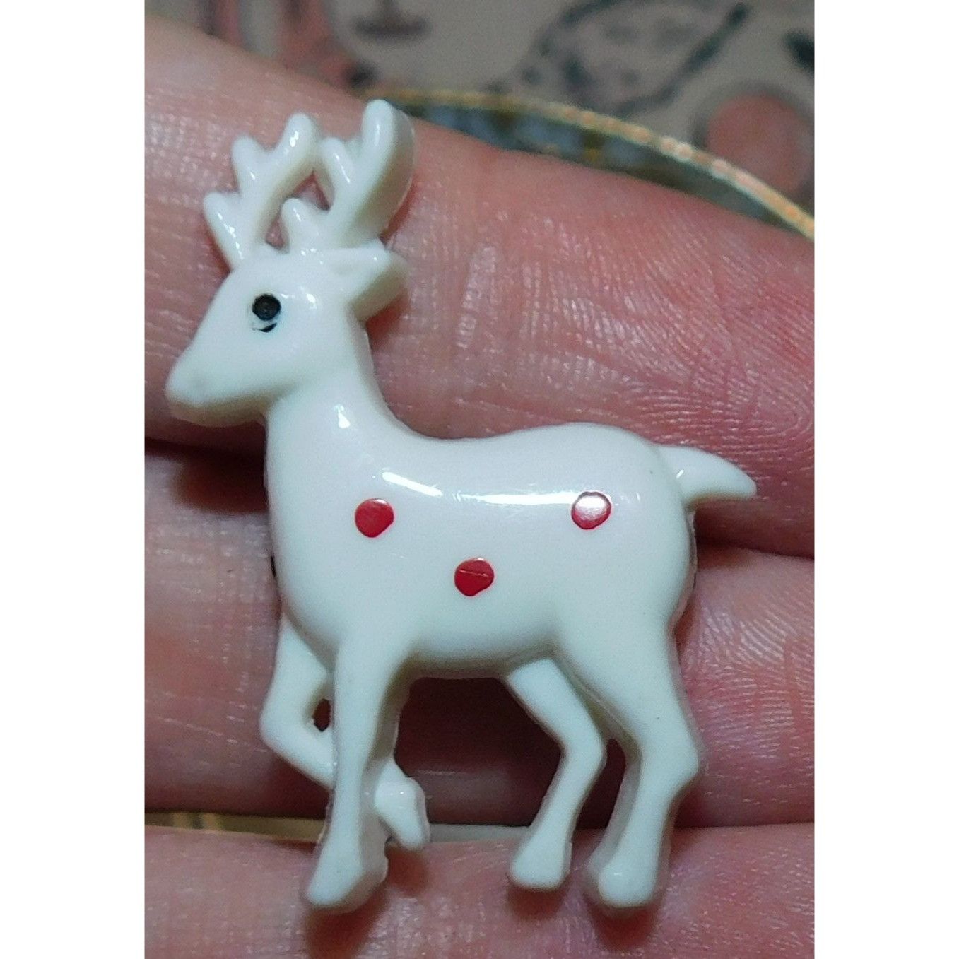 Other Vintage White Reindeer Brooch With Red Polka Dots Size ONE SIZE - 1 Thumbnail