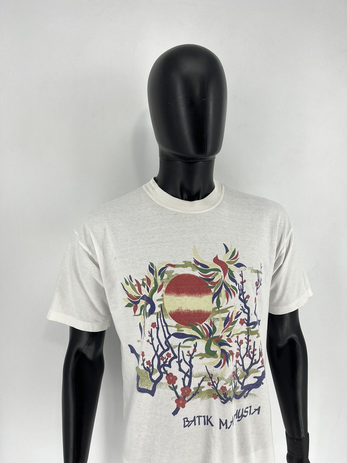 Vintage Batik Malaysia Artistic Scenic Malaysia 90s Travel Tee Size US M / EU 48-50 / 2 - 3 Thumbnail
