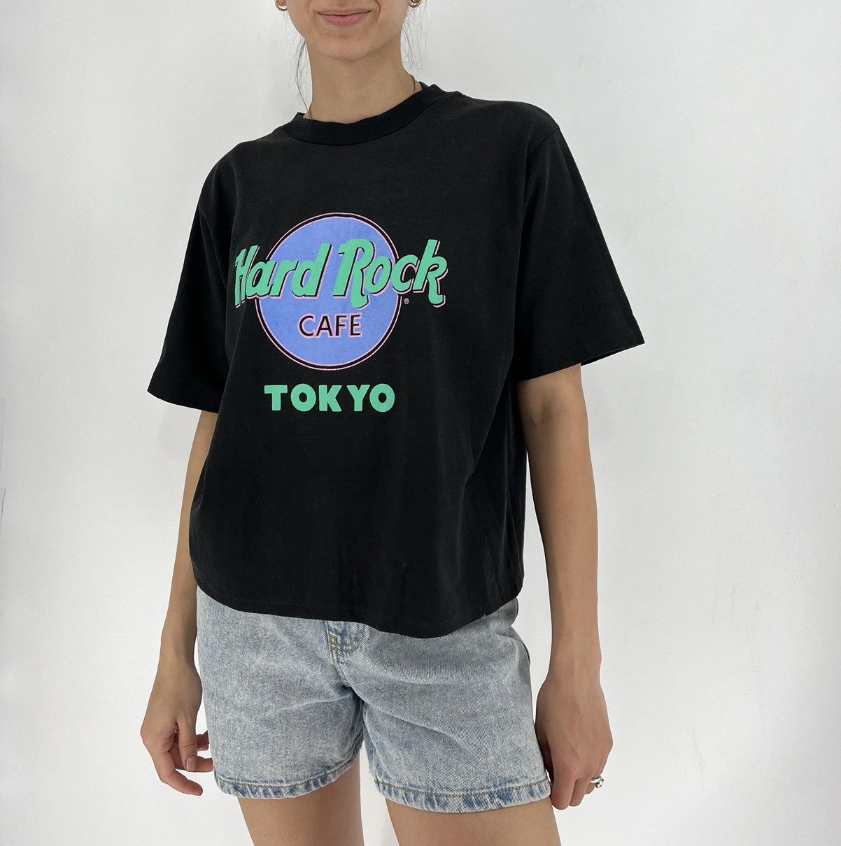 Band Tees × Hard Rock Cafe × Vintage Vintage 90s Hard Rock Cafe Tokyo Single Stitch CropTop Shirt Size L / US 10 / IT 46 - 1 Thumbnail