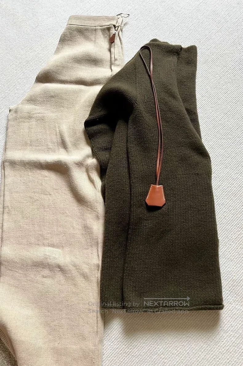 Hermes Hermes Deep V Large V Cashmere Sweater Size XS / US 0-2 / IT 36-38 - 2 Thumbnail