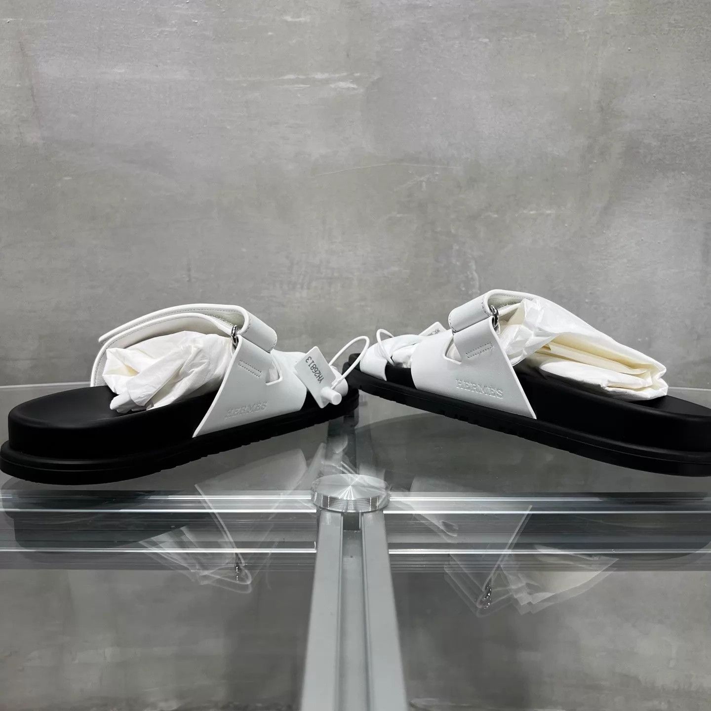 Hermes HERMES Chyper Slippers Black & White Size 37 Size US 6.5 / IT 36.5 - 5 Thumbnail