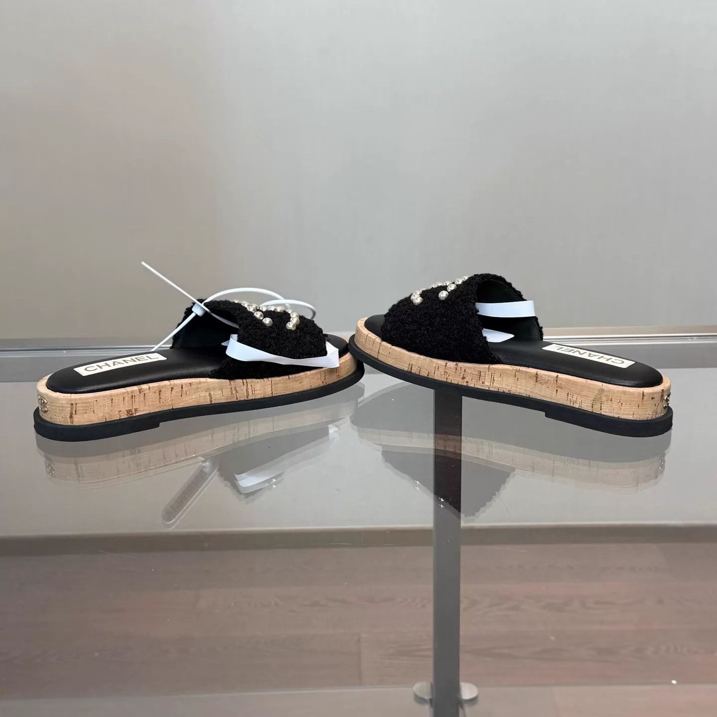 Chanel Chanel 24S Pearl CC Black Slippers 37 Boxed Size US 6.5 / IT 36.5 - 6 Thumbnail