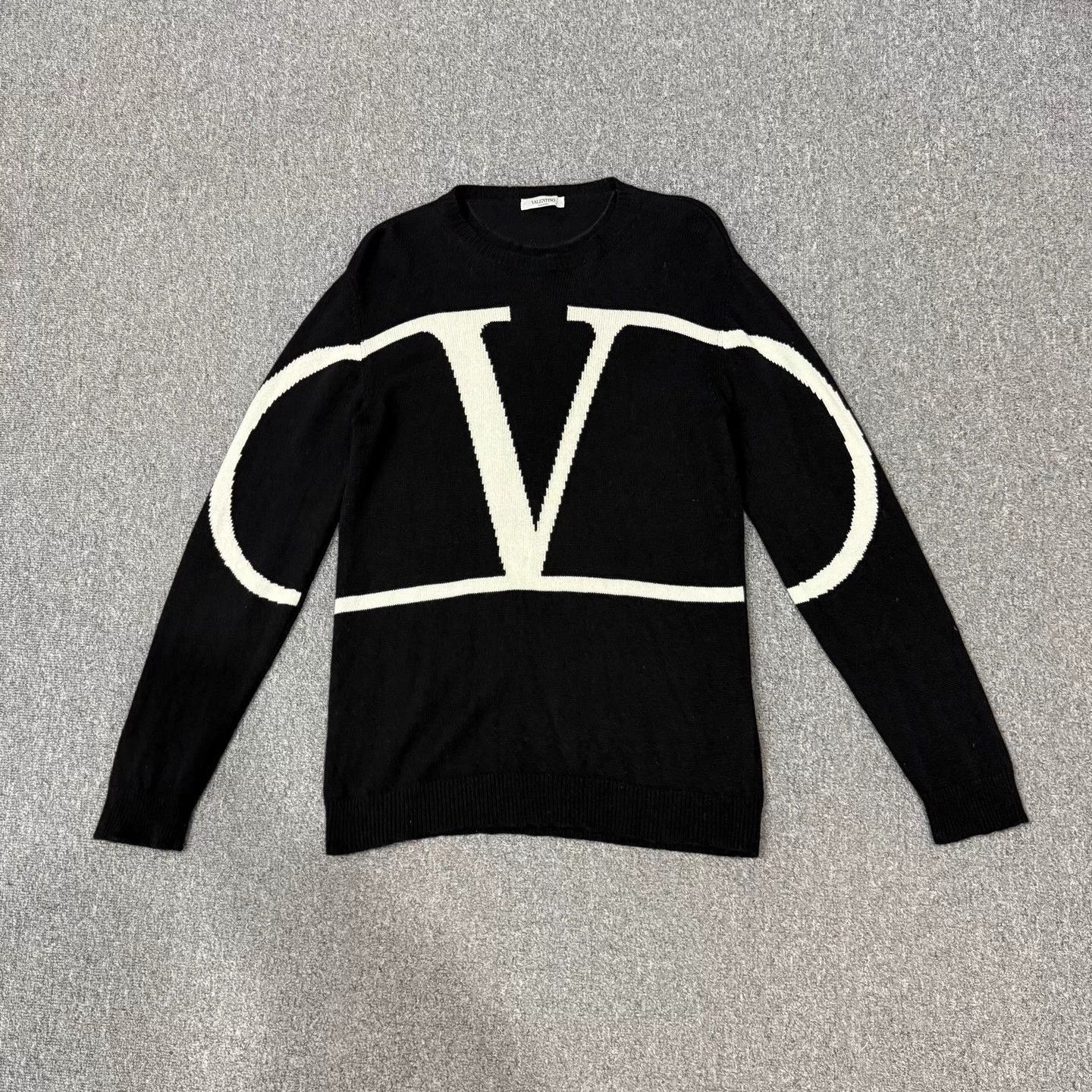 Valentino Valentino Black Big Logo LS Knit Sweater M 99 New Size US M / EU 48-50 / 2 - 1 Thumbnail
