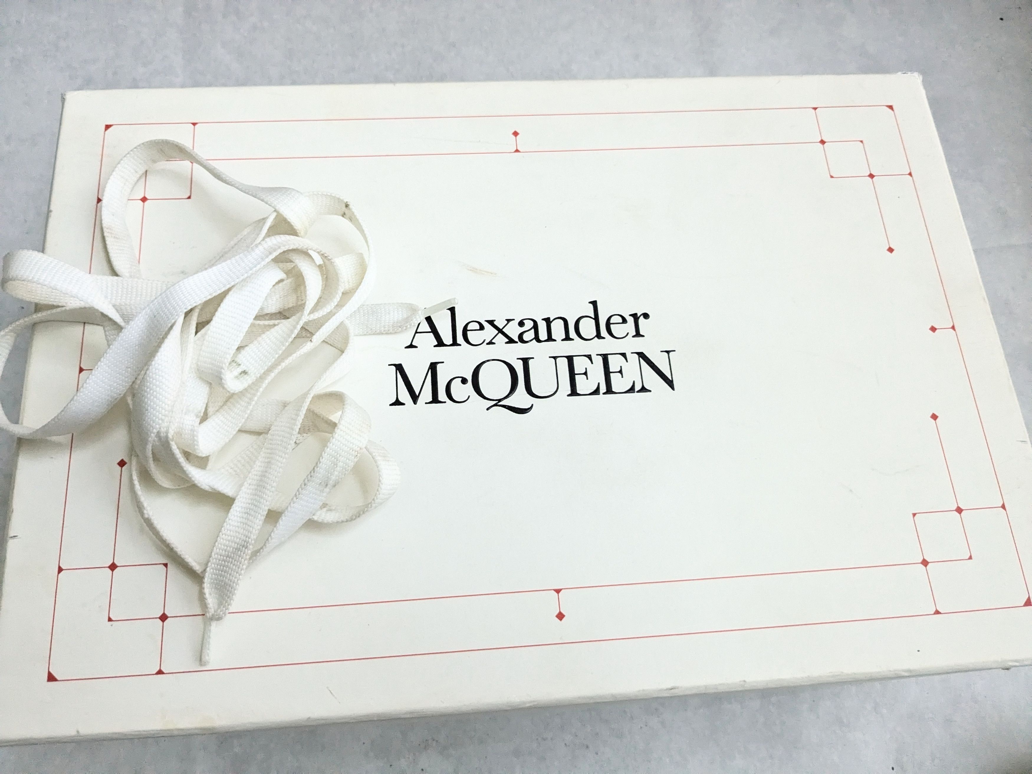 Alexander McQueen Alexander Mcqueen Oversized Larry Sneakers 10 43 White Size US 10 / EU 43 - 17 Thumbnail