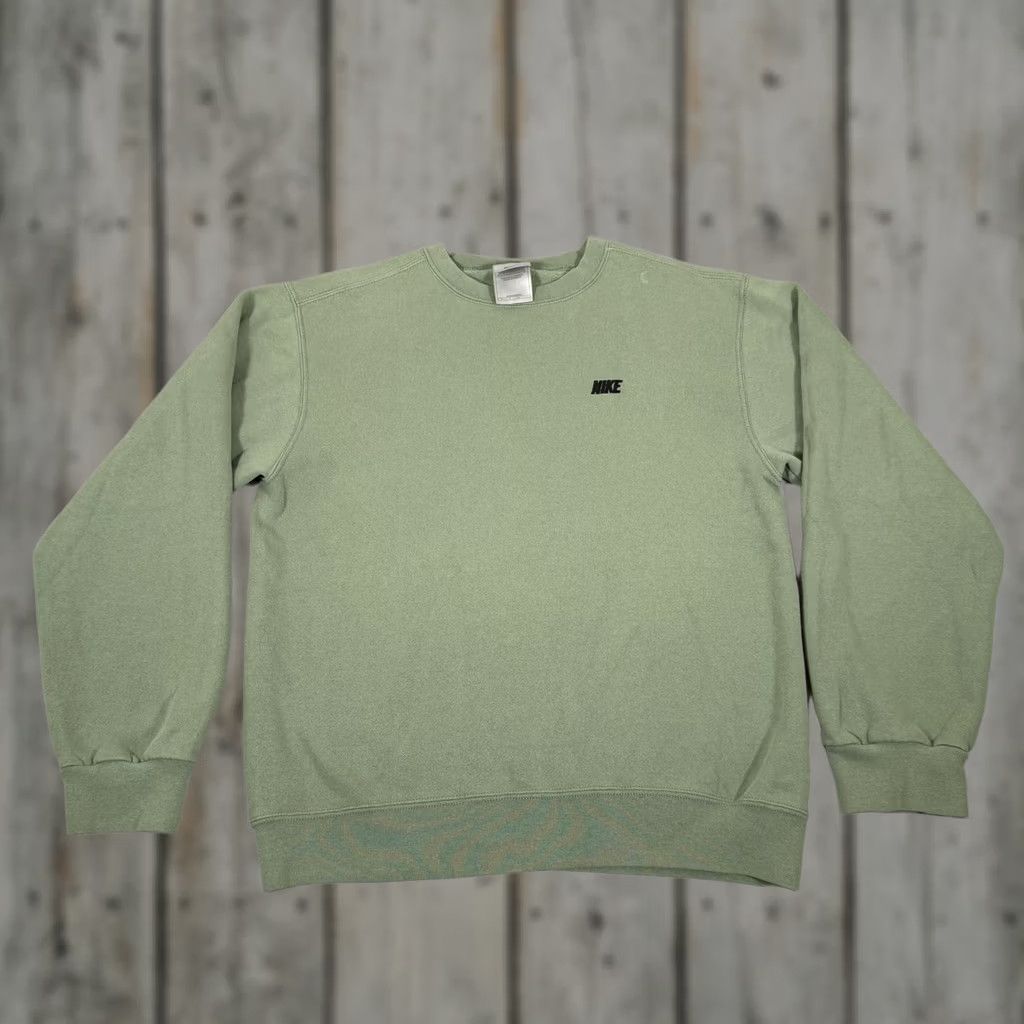 Nike VINTAGE Nike Sweatshirt Mens Small Green Embroidered Logo 90s Y2K Crew Neck Pullover Sweatshirt Size US S / EU 44-46 / 1 - 1 Thumbnail