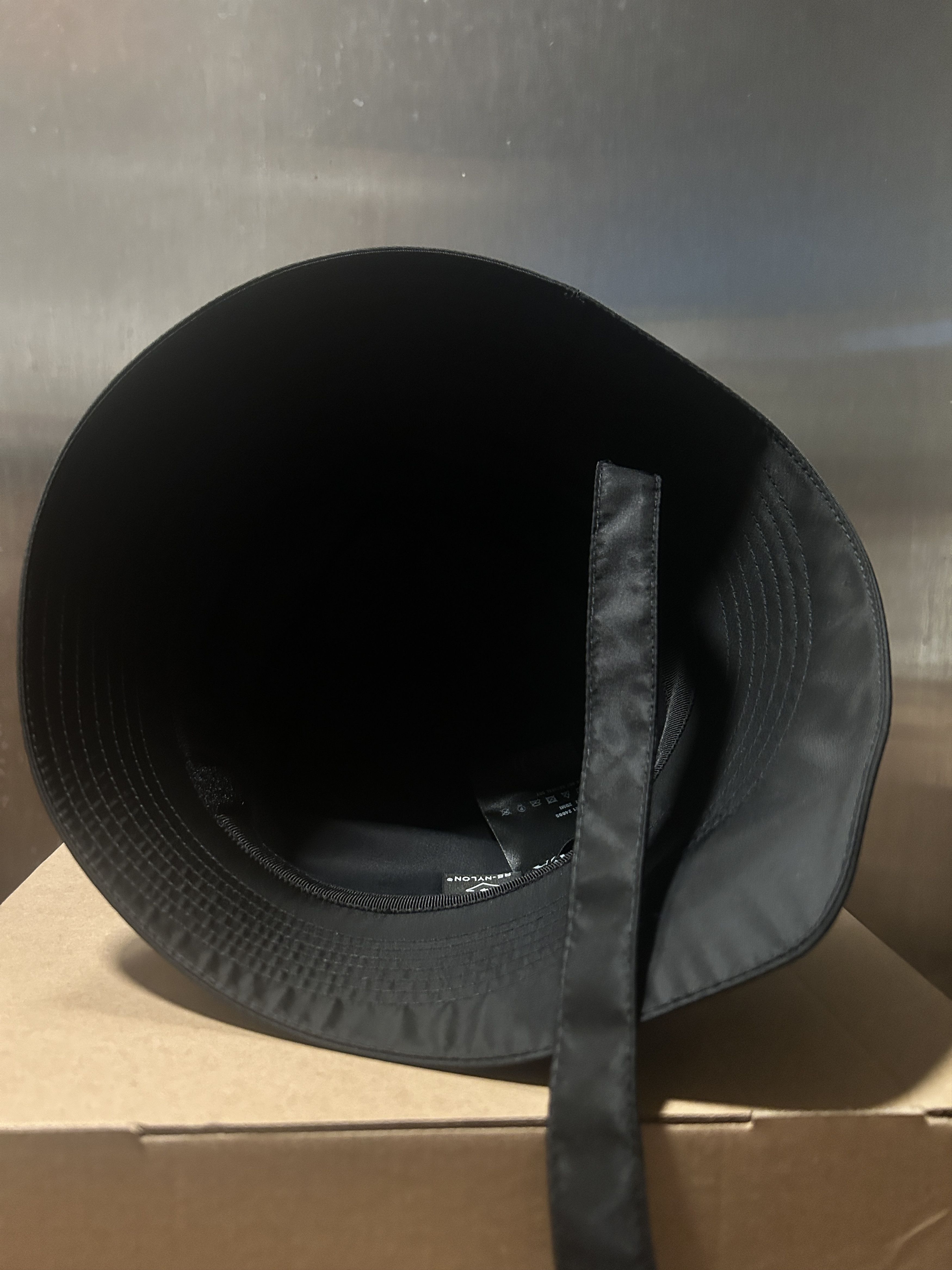 Prada (Medium) PRADA RE-NYLON POUCH BUCKET HAT BLACK Size ONE SIZE - 4 Thumbnail