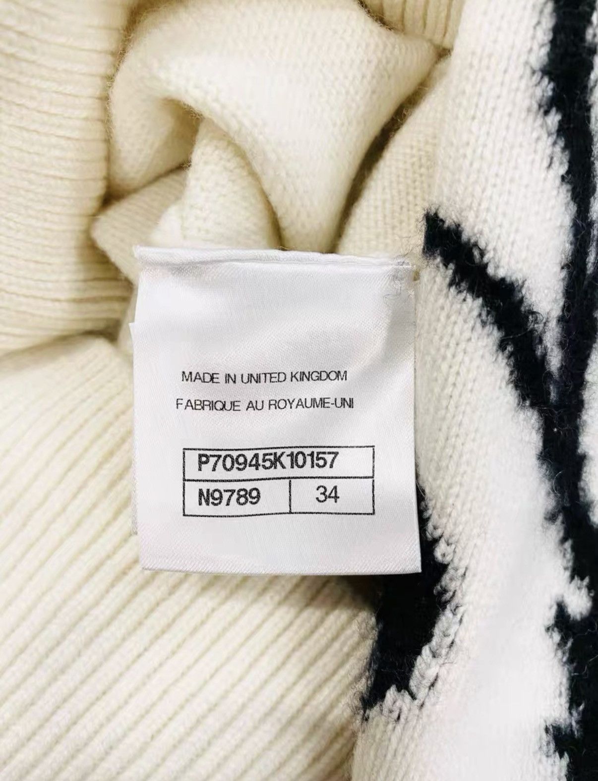Chanel Chanel Classic Castle Collection White Cashmere Cardigan J33 Size XS / US 0-2 / IT 36-38 - 4 Thumbnail