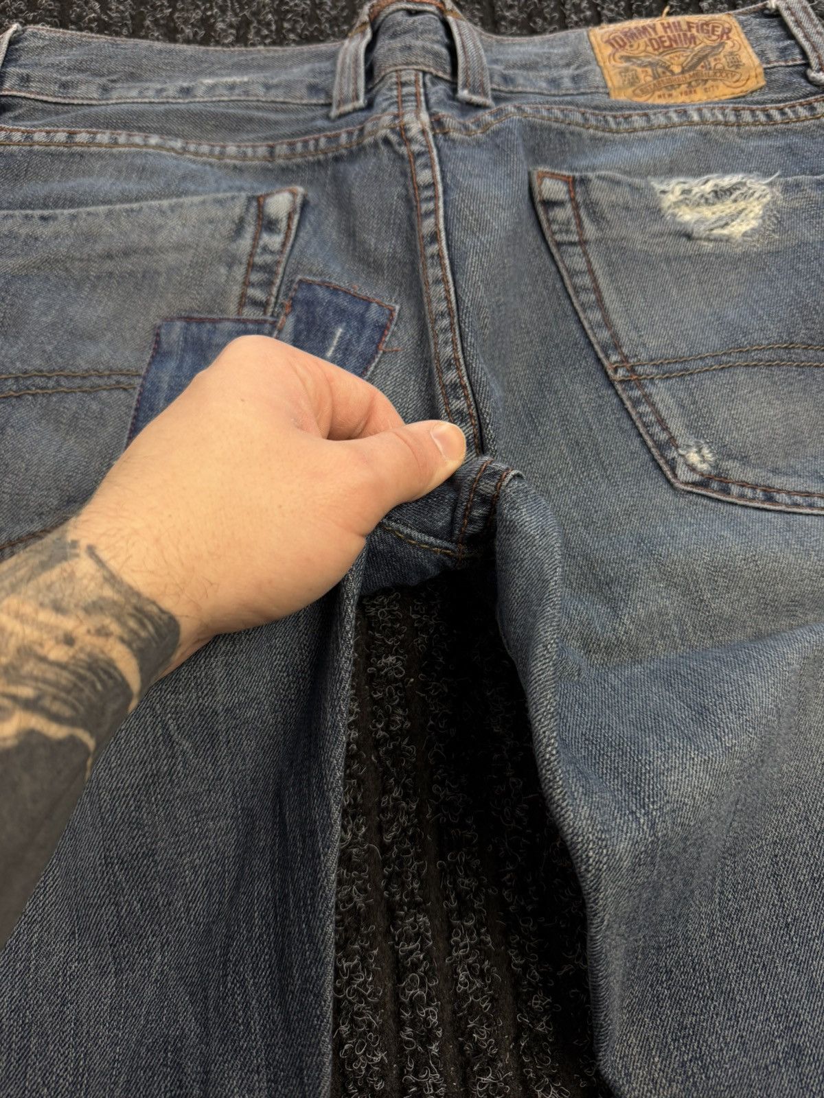 Tommy Hilfiger Tommy Hilfiger Distressed Washed Blue Jeans Denim Pants W 29 Size US 29 - 10 Thumbnail