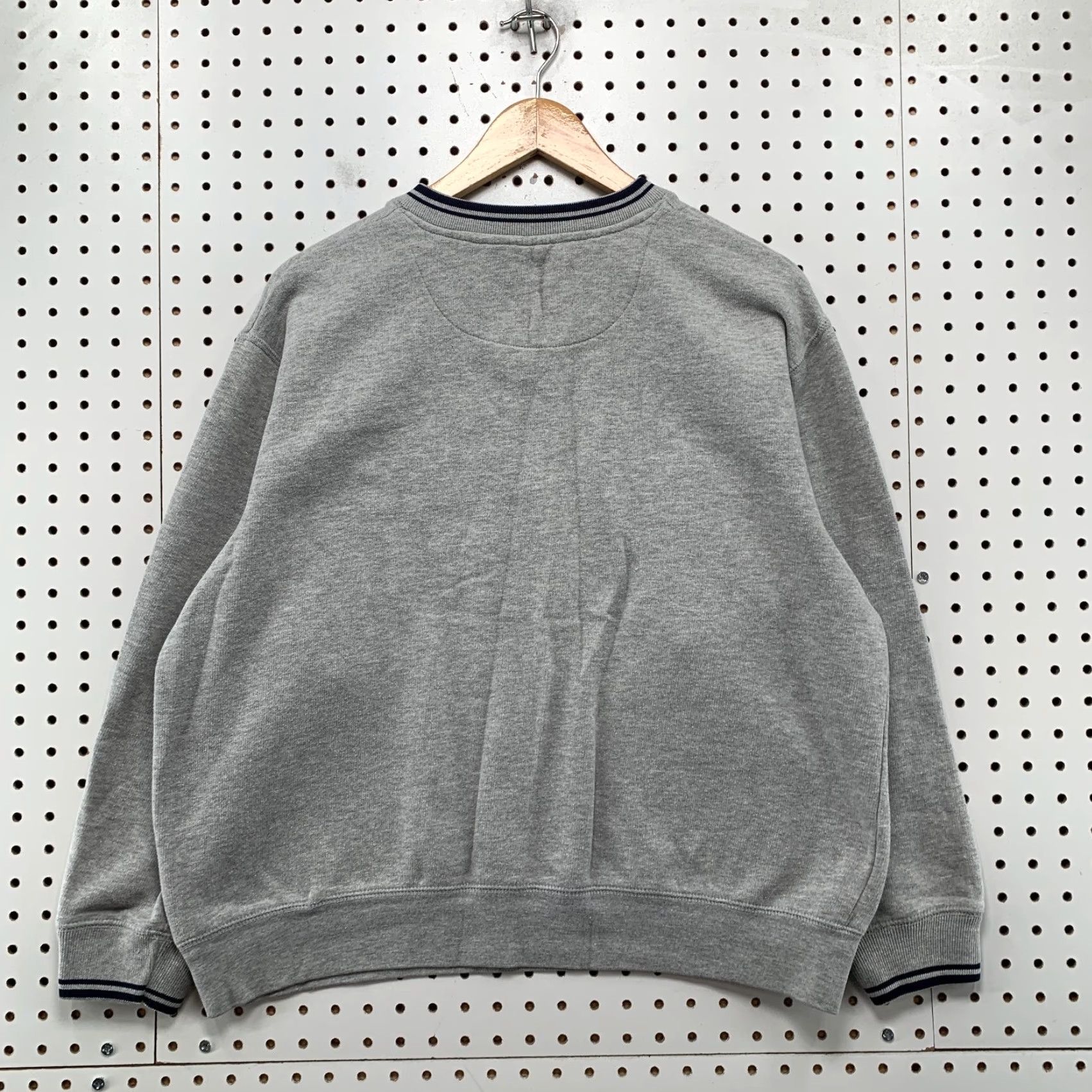 Disney VINTAGE Disney Eeyore Sweatshirt Womens Large Gray Fleece Embroidered Oversized Size L / US 10 / IT 46 - 2 Thumbnail
