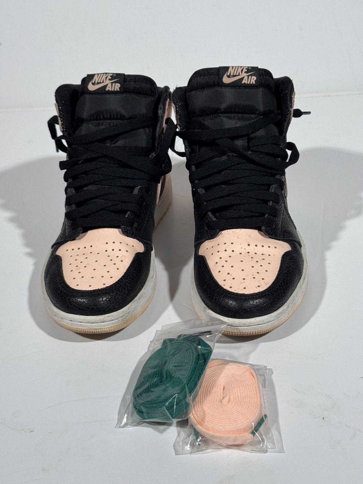 Jordan Brand × Nike Jordan 1 Retro High Black Crimson Tint Size US 8 / EU 41 - 4 Thumbnail