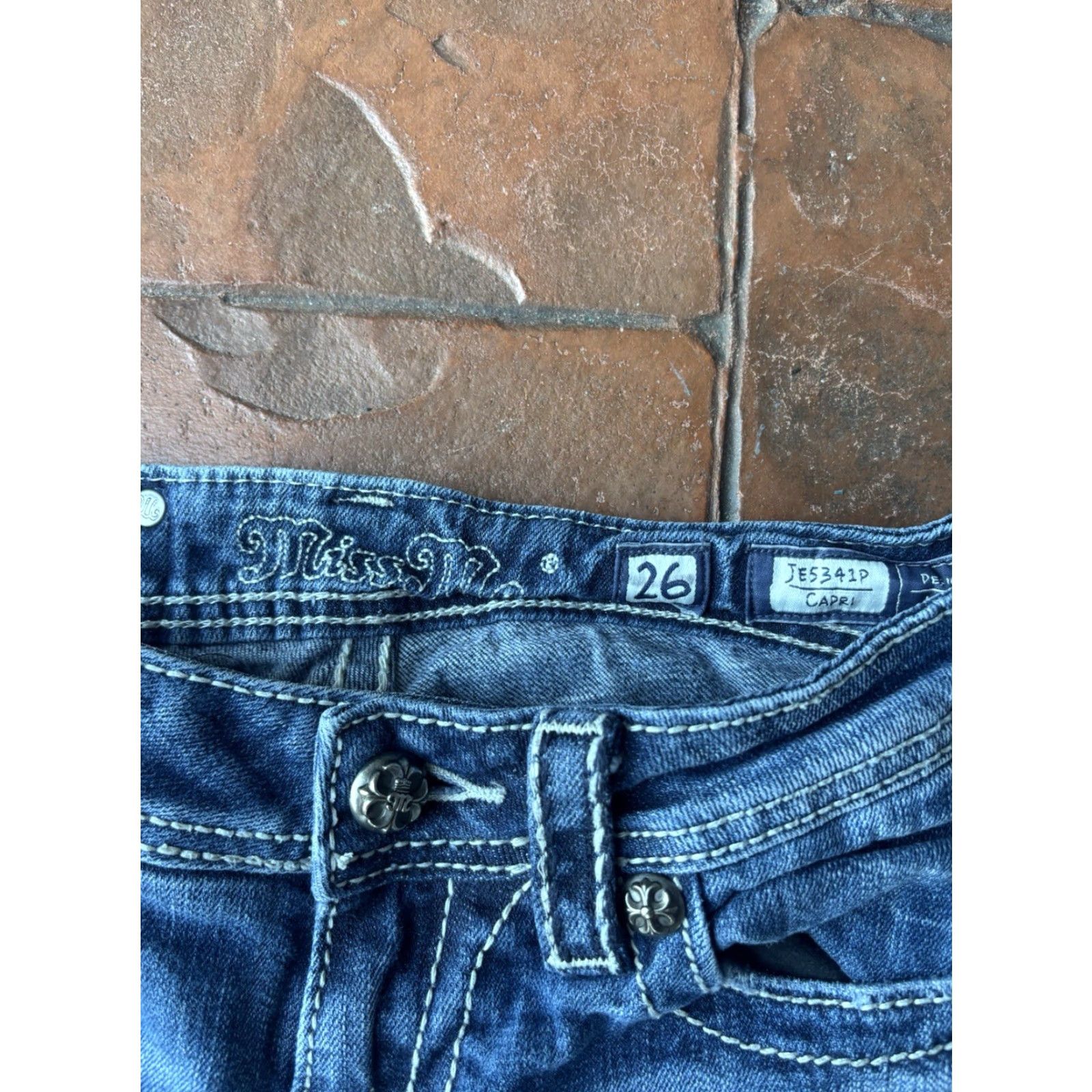 Miss Me VINTAGE Miss Me Jeans Capri Embellished Rhinestones Jeans Women's 26 Blue Denim Distressed 5-Pocket Regular Fit Size 26" / US 2 / IT 38 - 4 Thumbnail