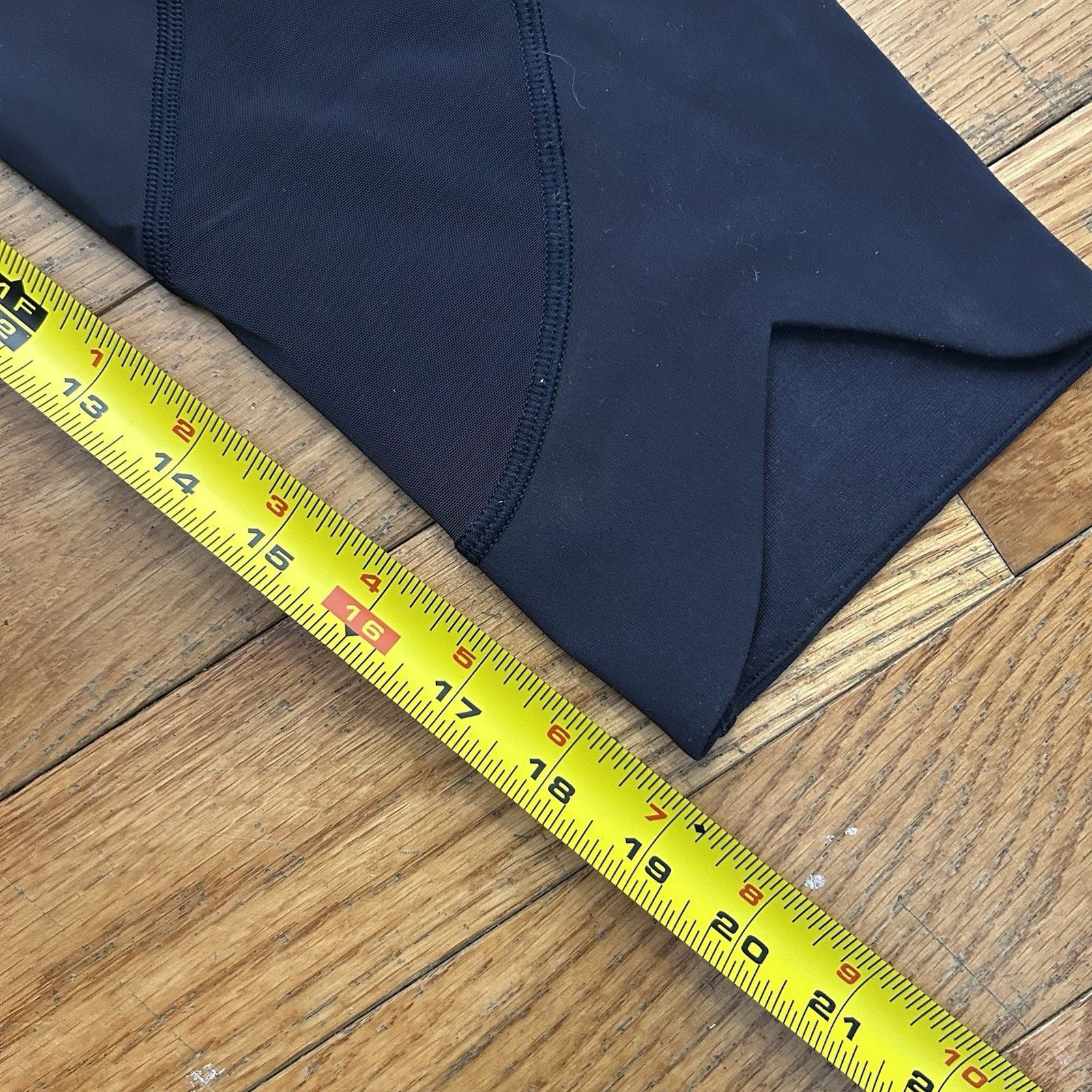 Lululemon Home Stretch Crop Mesh Cut Out Capri Leggings 19” 8 Size 30" / US 8 / IT 44 - 6 Thumbnail
