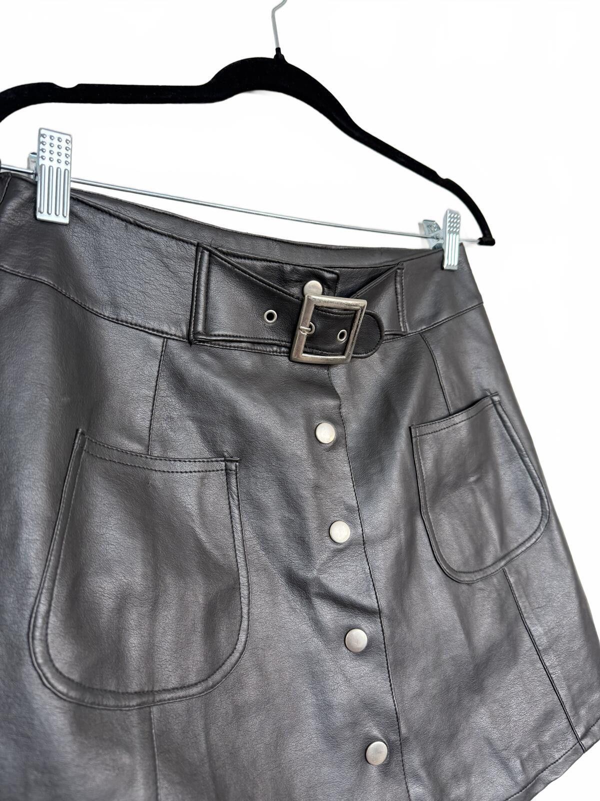 Other Vintage 90s Black Leather Mini Skirt with Front Pockets Size 32" / US 10 / IT 46 - 2 Thumbnail