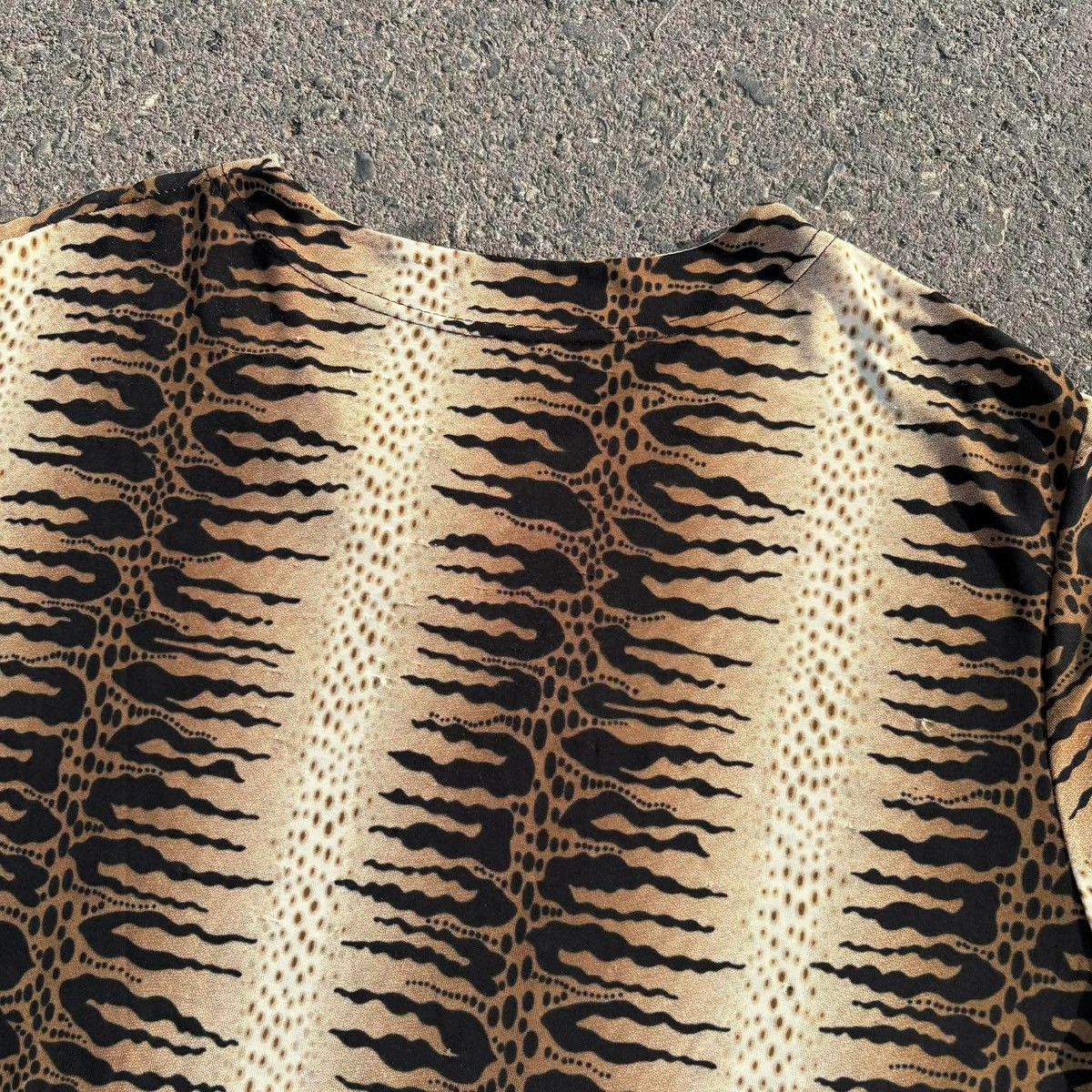 Japanese Brand Vintage Tiger Stripe All Over Print T-Shirt Size M Size US L / EU 52-54 / 3 - 8 Thumbnail