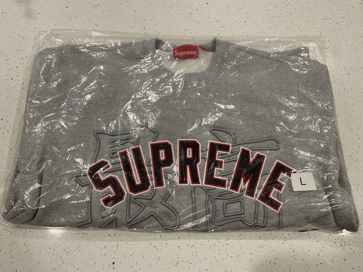 supreme Kanj i Logo Crewneck Mサイズ Supreme Kanji Logo Crewneck (SS20) - $138