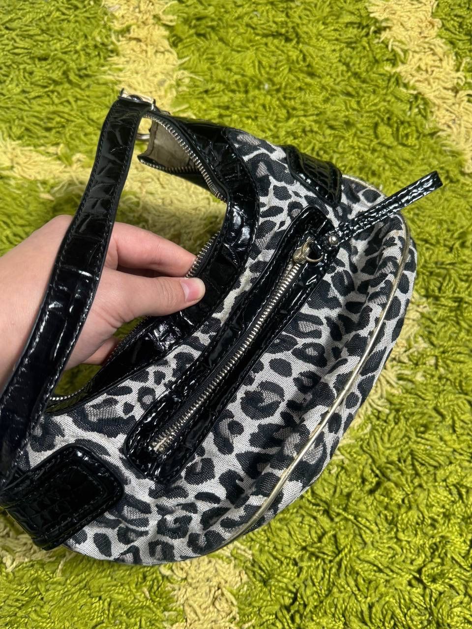 Guess Vintage Y2K Guess Leopard Print Baguette Shoulder Bag Hobo Size ONE SIZE - 12 Thumbnail