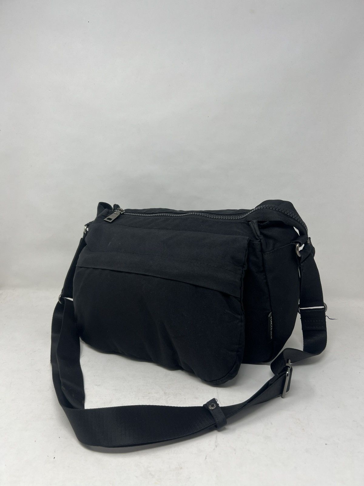 Japanese Brand Y'Saccs Vous et Sling Bag Size ONE SIZE - 1 Thumbnail