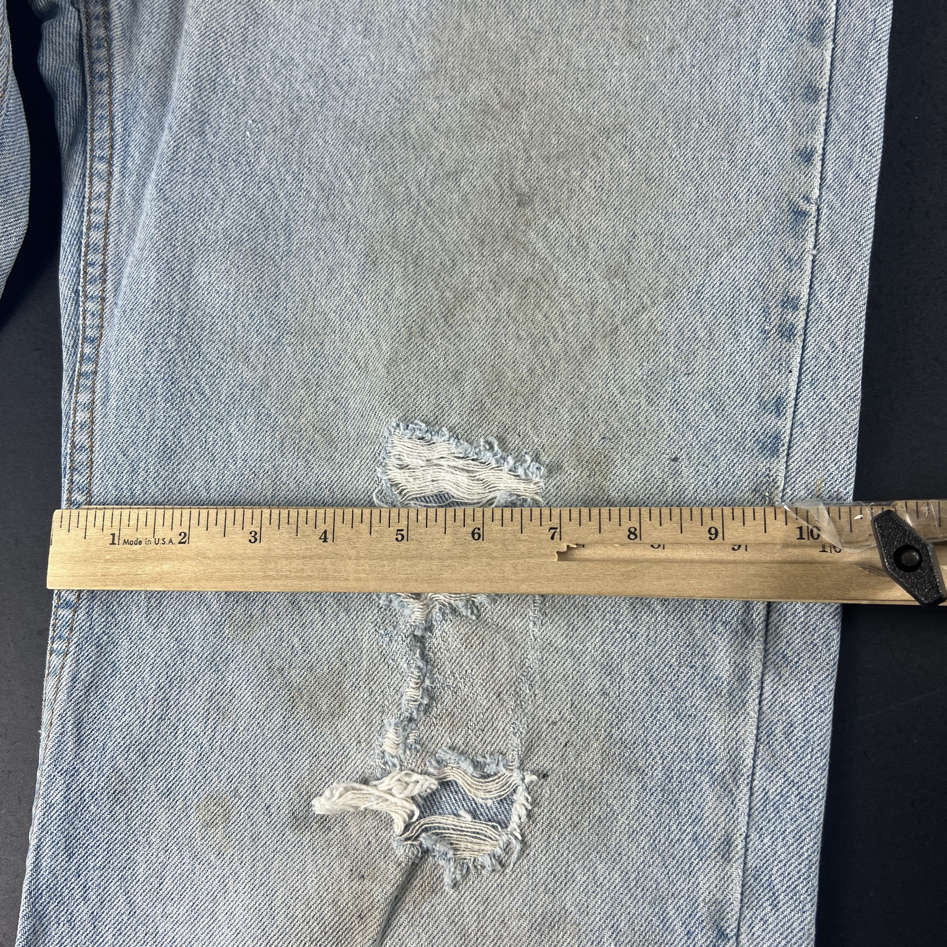 Levi's VTG Levi's Jeans 550 Relaxed Blue Thrashed Denim Orange Tab Size US 33 - 18 Thumbnail