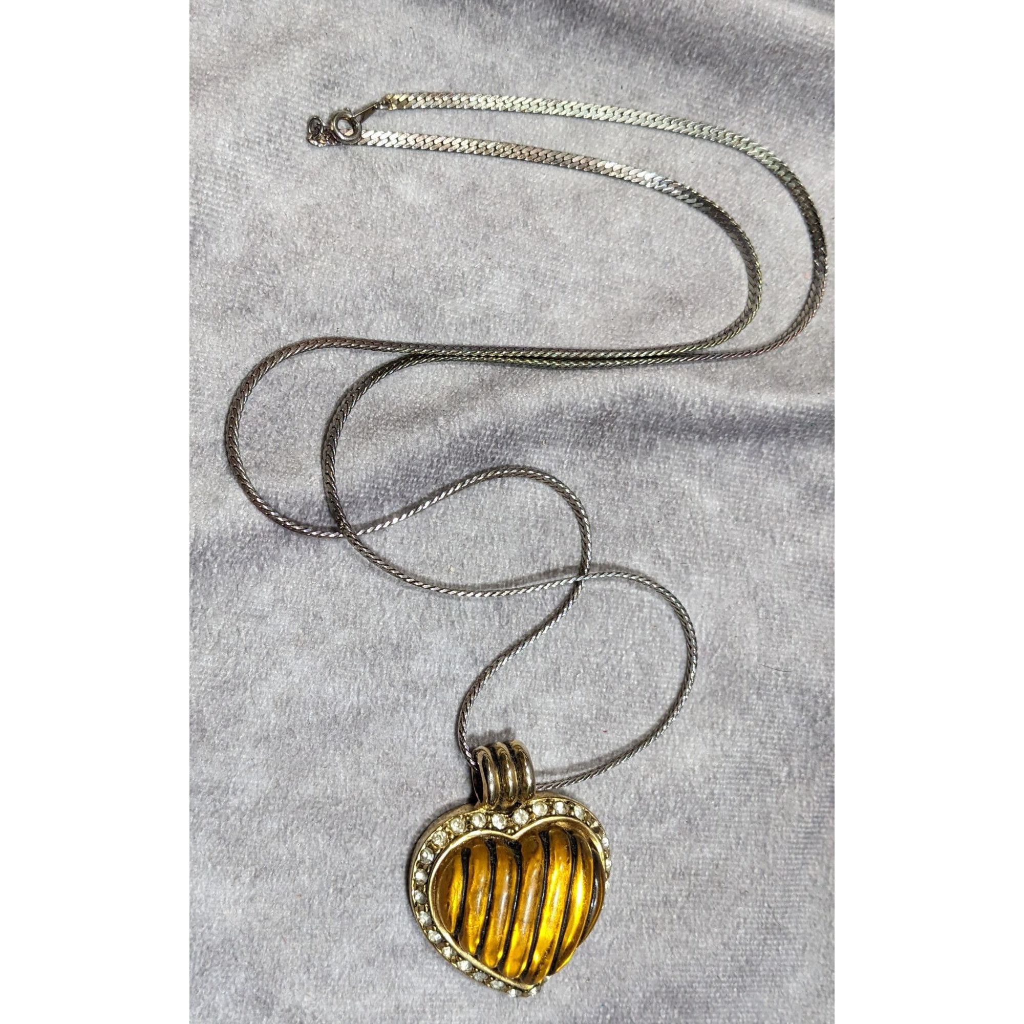 Other Vintage Coquette Honey Lucite Heart Pendant Necklace Size ONE SIZE - 11 Thumbnail