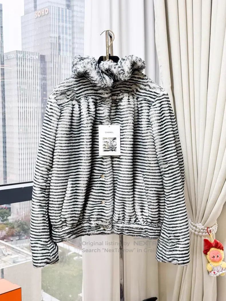 Chanel Chanel Striped zebra lotus leaf collar eco-friendly fur lo Size XXS / US 00 / IT 34 - 1 Thumbnail