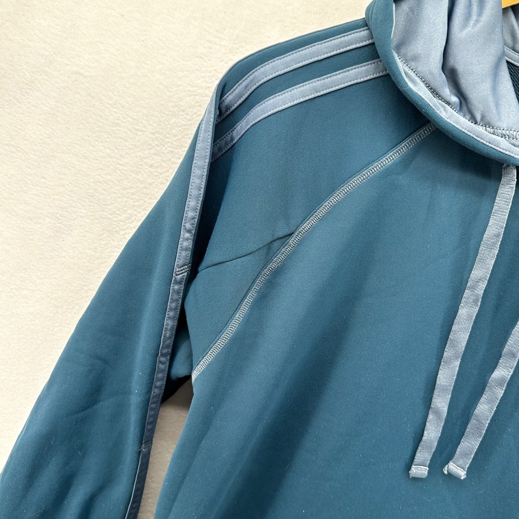 Adidas Adidas Pullover Hoodie Blue Men's Medium Long Sleeve Front Pockets Size US M / EU 48-50 / 2 - 4 Thumbnail