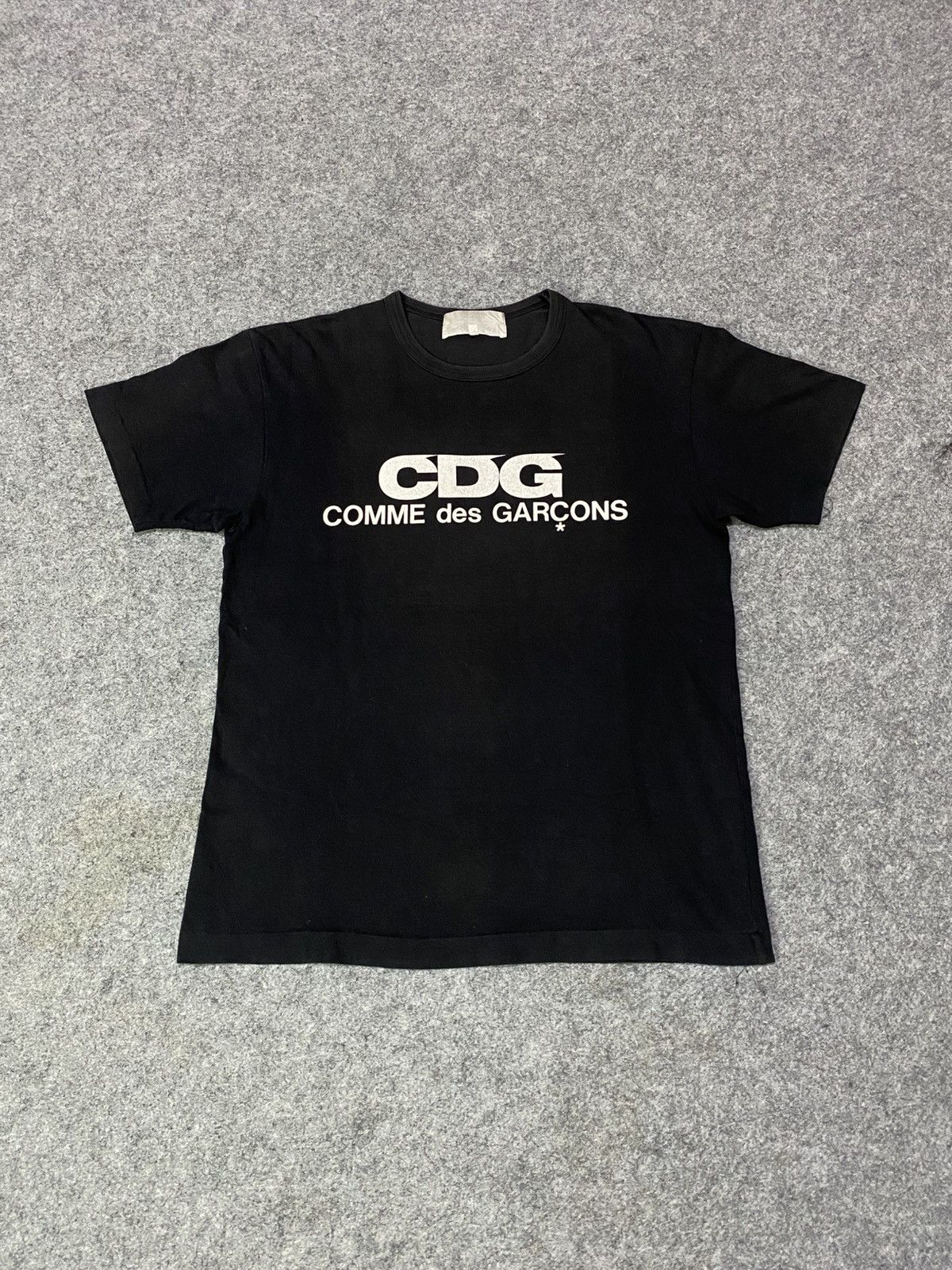 Comme des Garcons Comme Des Garcons Logo Tshirt Size US L / EU 52-54 / 3 - 1 Thumbnail