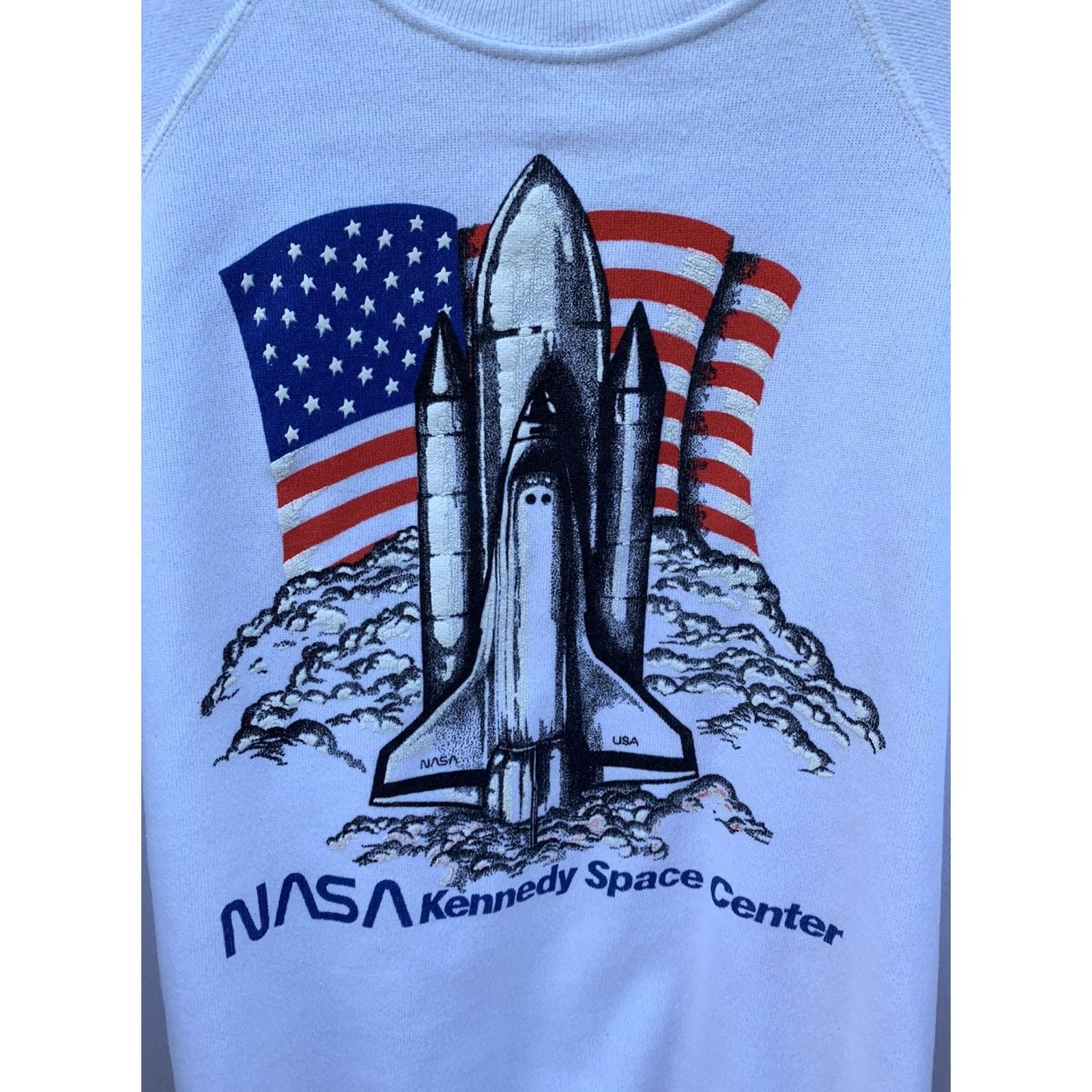 Hanes VINTAGE Hanes Space NASA Kennedy Space Center Raglan Sweatshirt Space Shuttle XL White Crew Neck Long Sleeve Men - Size US XL / EU 56 / 4 - 4 Thumbnail