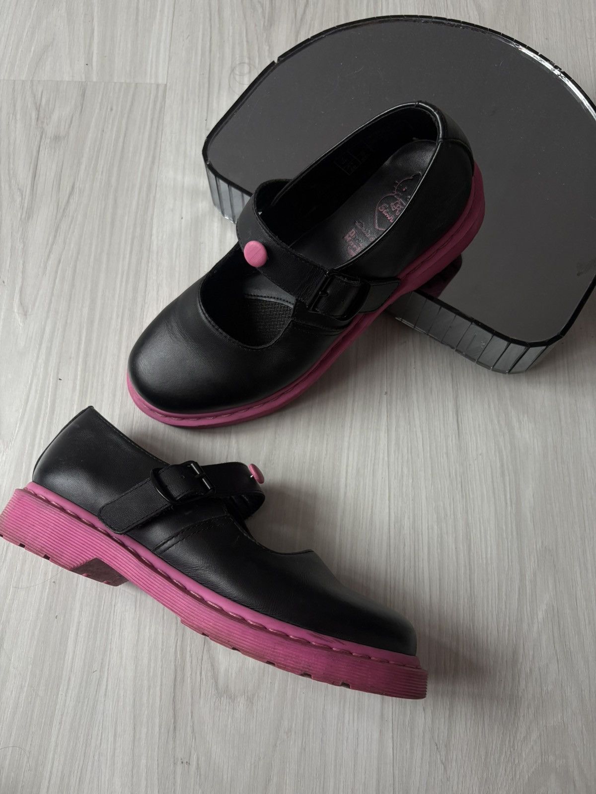 Dr. Martens Dr Martens x Hello Kitty 2010 mary janes Size US 11 / IT 41 - 5 Thumbnail