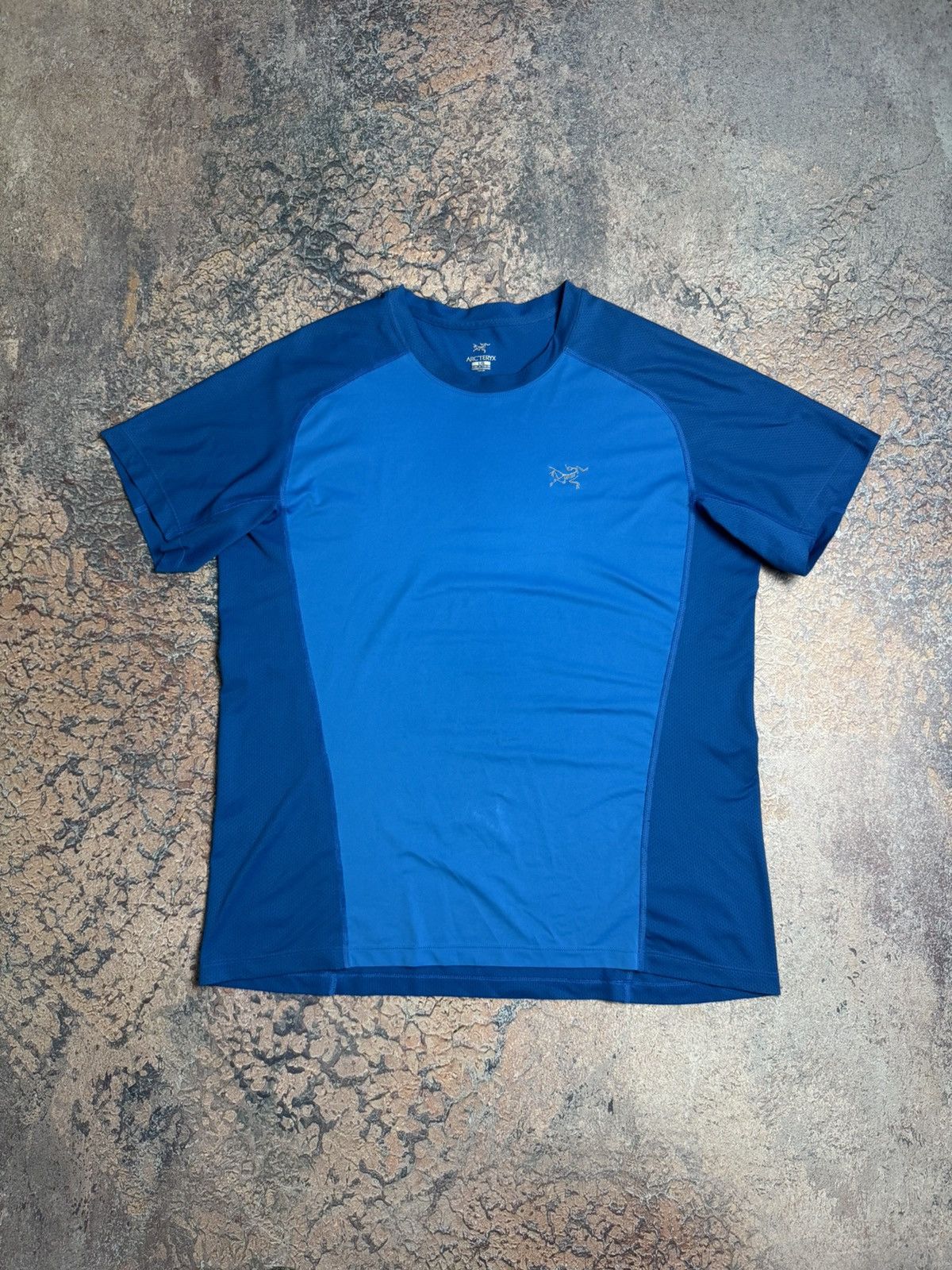 Arc'teryx Arcteryx T-shirt small logo y2k size L Size US L / EU 52-54 / 3 - 1 Thumbnail