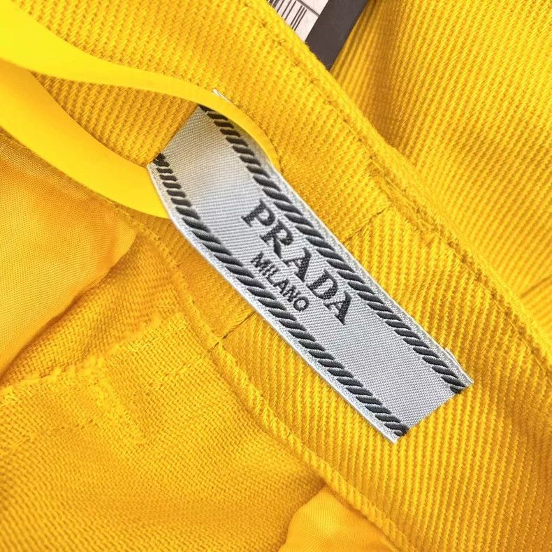 Prada Prada Yellow triangle logo set Size 26" / US 2 / IT 38 - 5 Thumbnail
