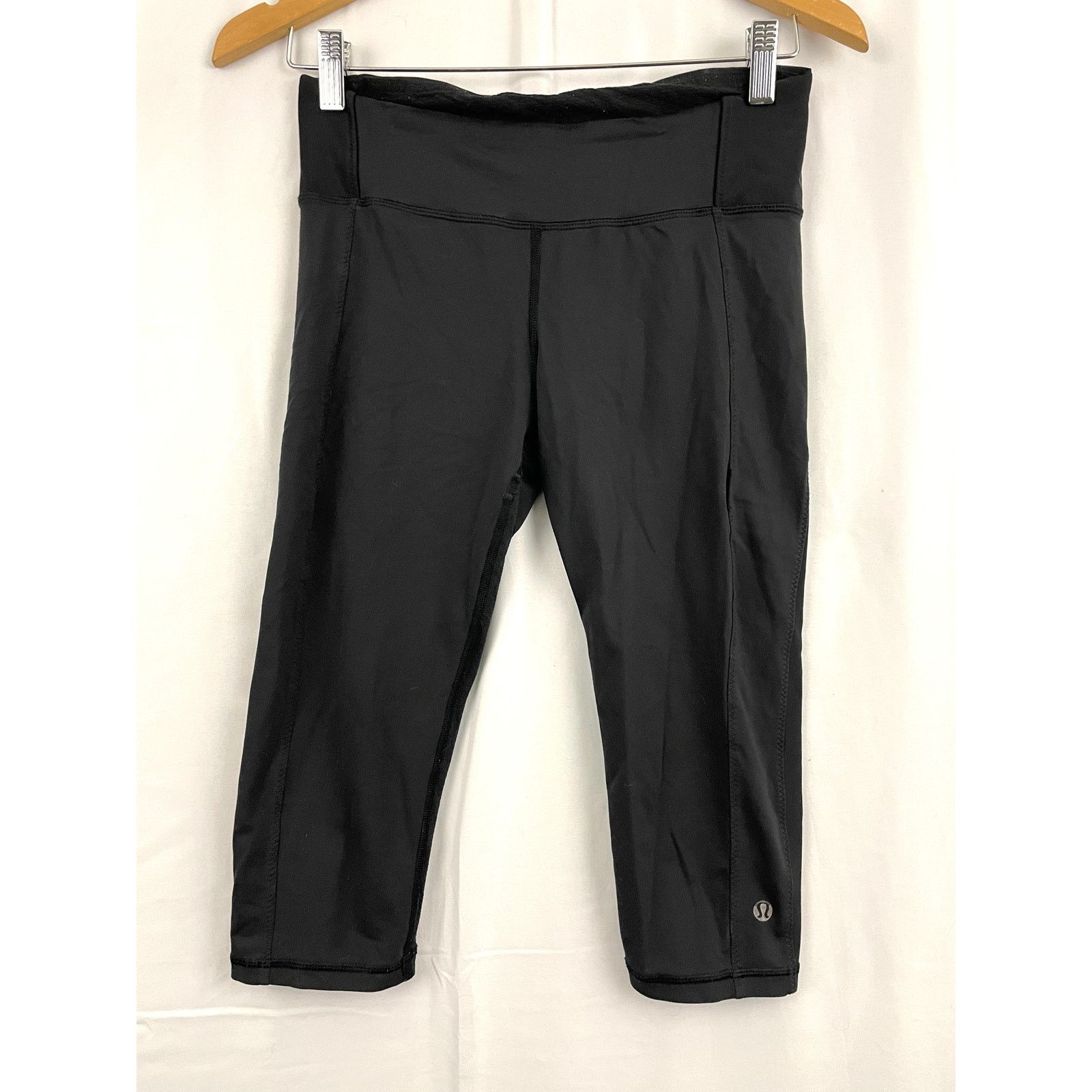 Lululemon Lululemon Black Capri Leggings Womens Sz 6 Dual Back Pockets Size 28" / US 6 / IT 42 - 1 Thumbnail