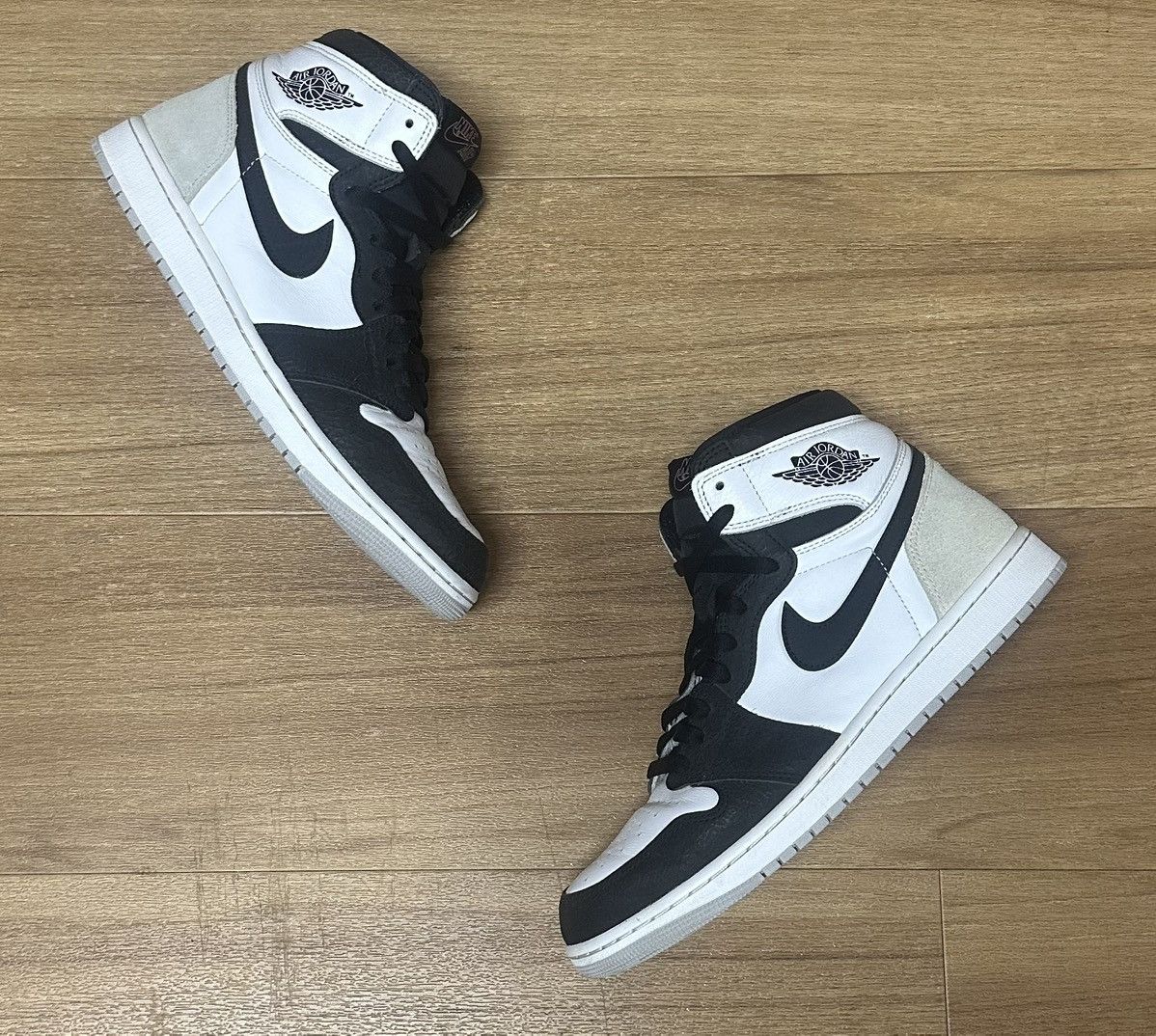 Jordan Brand Jordan 1 Retro OG High Stage Haze Size US 11 / EU 44 - 1 Thumbnail
