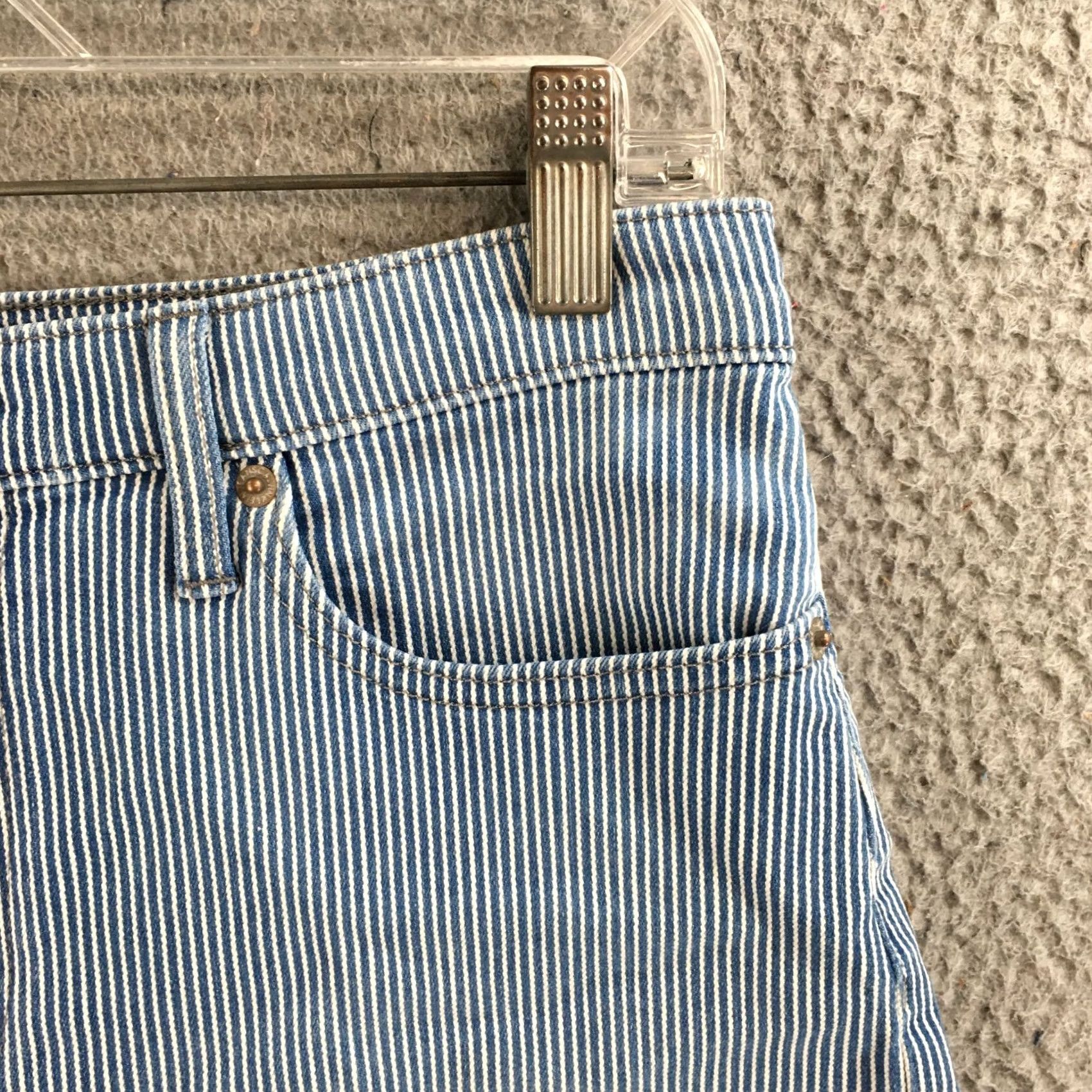 Calvin Klein Calvin Klein Short Bermuda Mid Rise Cuffed Hem Cotton Blend Blue Womens 6 Shirt Casual Modern 30 Blue 5-Pocket Denim Spring Summer Fall Women Size 28" / US 6 / IT 42 - 3 Thumbnail