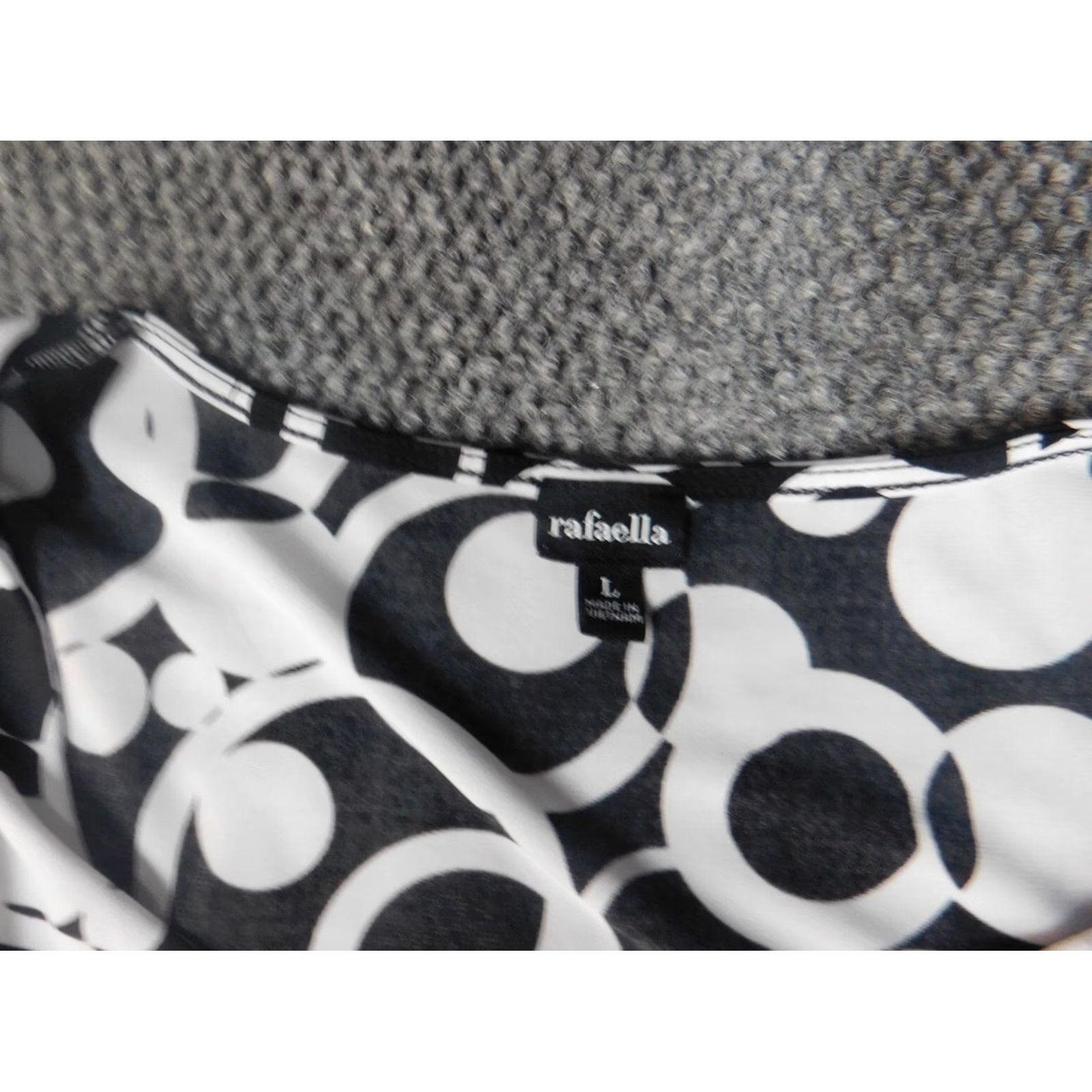 Vintage Rafaella Blouse Adult Women L White Crew Neck Short Sleeve Pullover Geometric Accent Button Stretch Regular Size L / US 10 / IT 46 - 4 Thumbnail